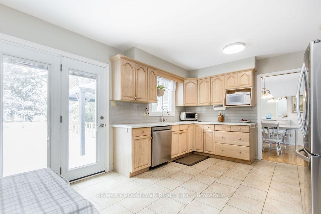 Photo 8 of 55 Woodcrest Road, Barrie, Allandale Heights — HOMEH