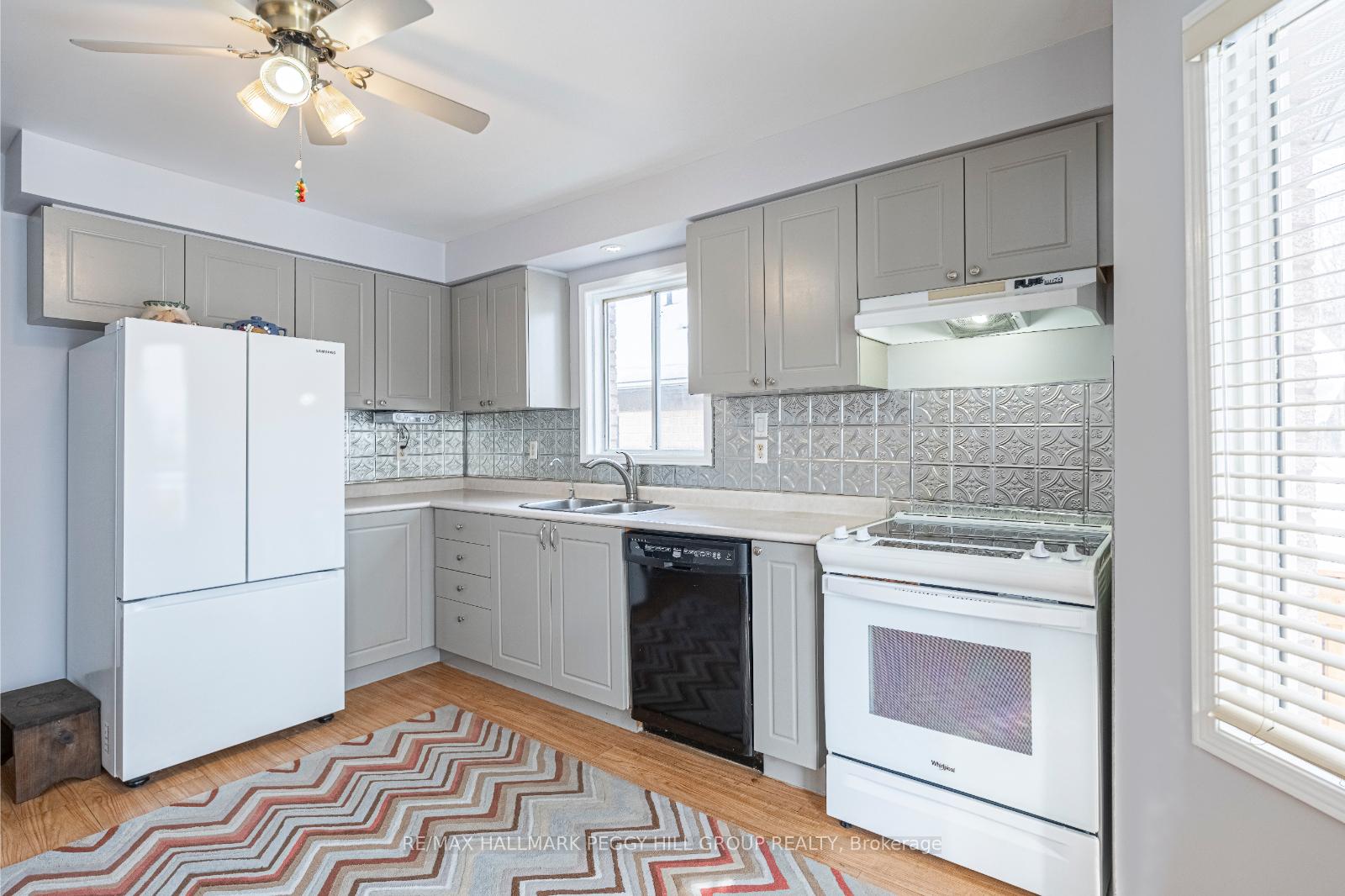 Photo 6 of 35 Nicholson Drive, Barrie, Ardagh — HOMEH
