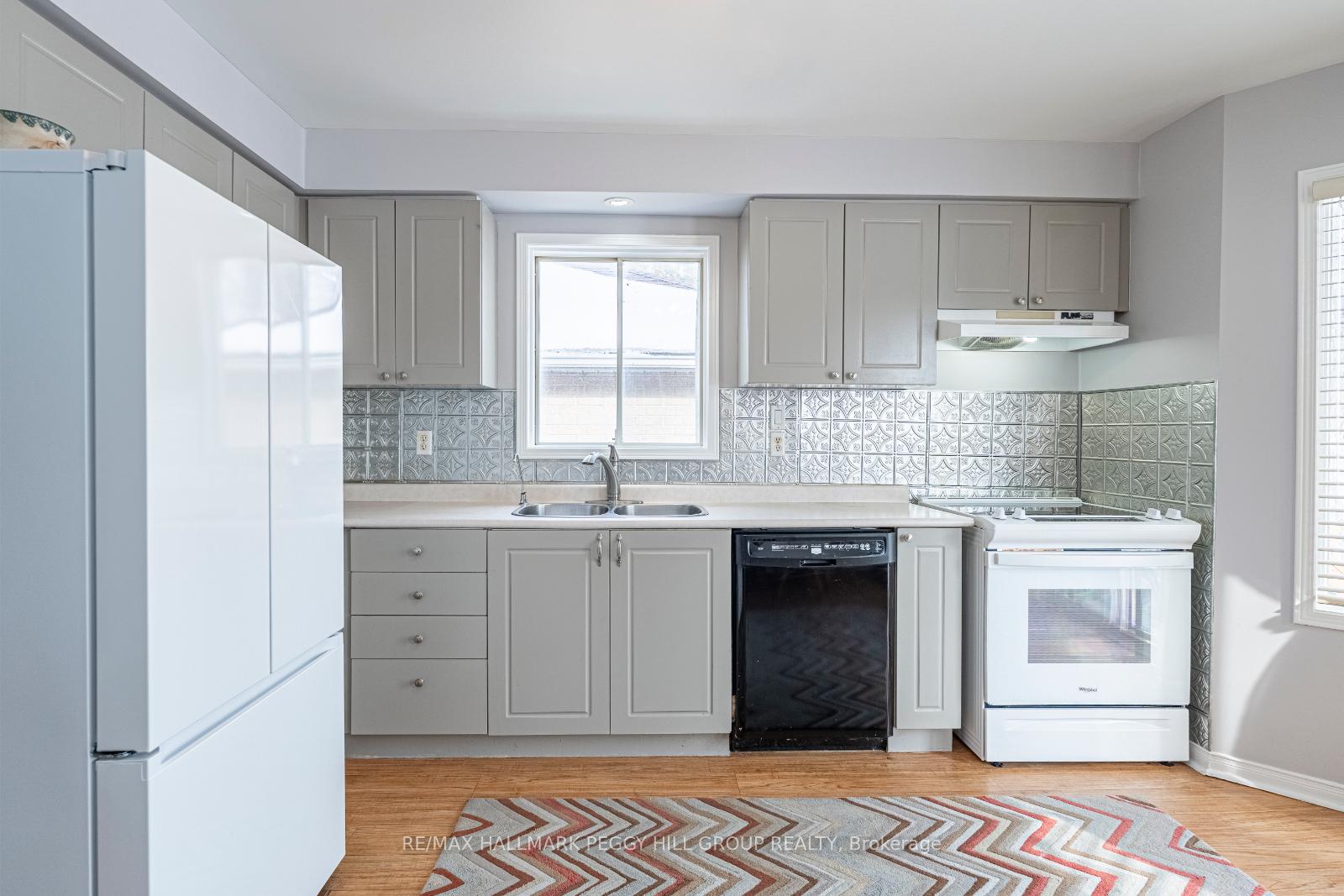 Photo 7 of 35 Nicholson Drive, Barrie, Ardagh — HOMEH