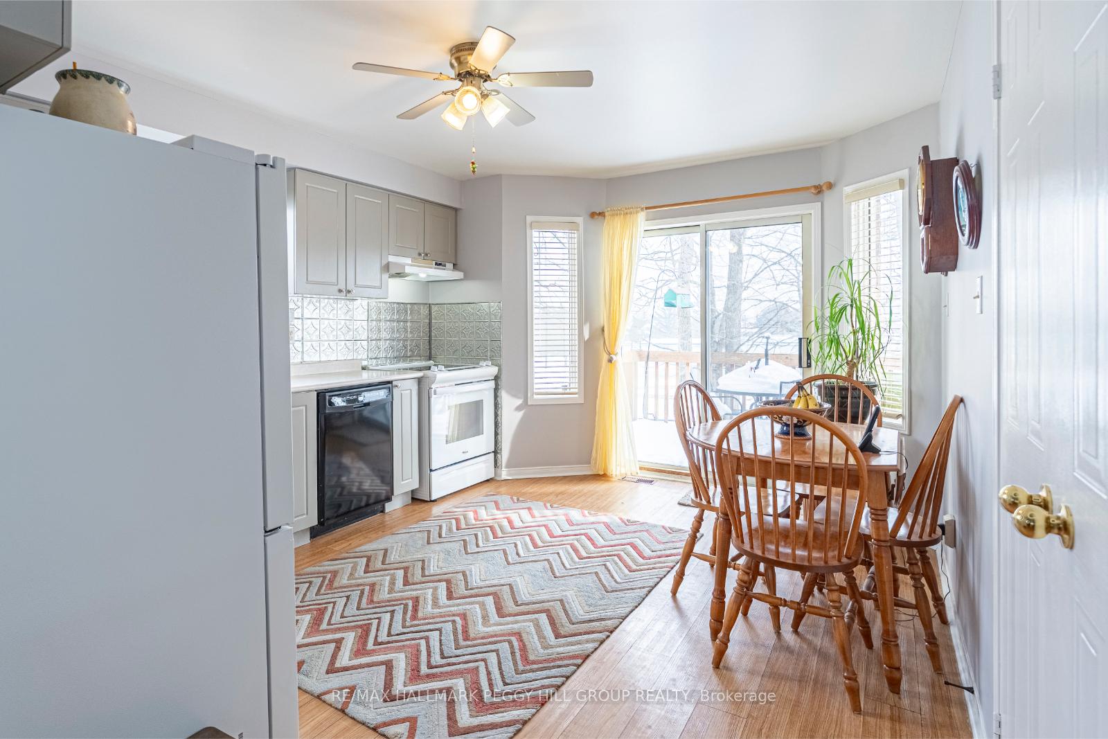 Photo 8 of 35 Nicholson Drive, Barrie, Ardagh — HOMEH