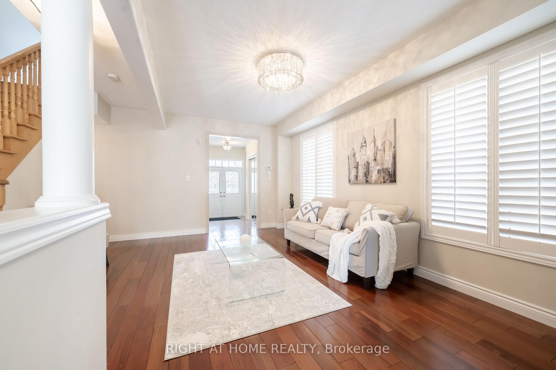 Photo 6 of 320 Tall Grass Crescent, Vaughan, East Woodbridge — HOMEH