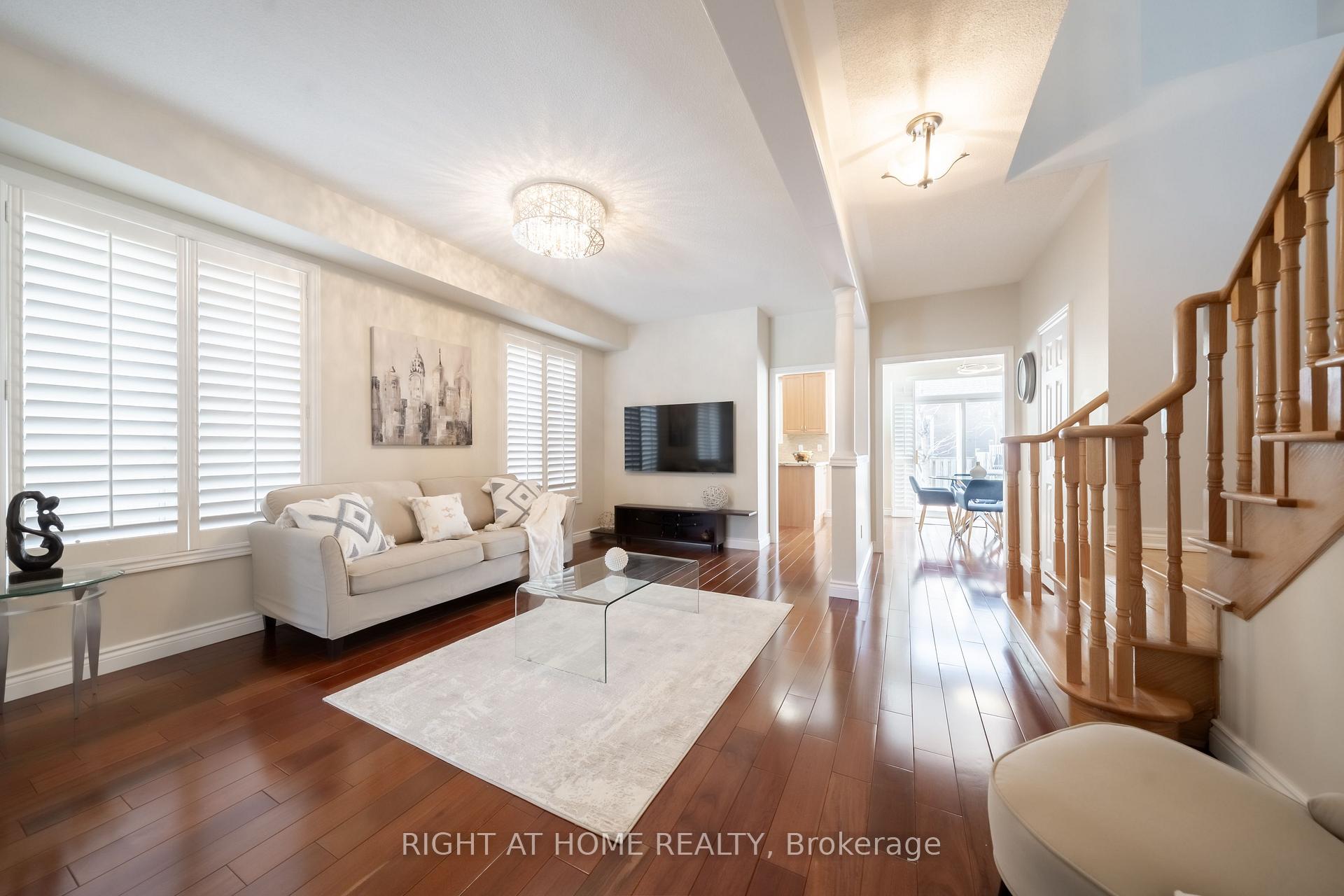Photo 10 of 320 Tall Grass Crescent, Vaughan, East Woodbridge — HOMEH