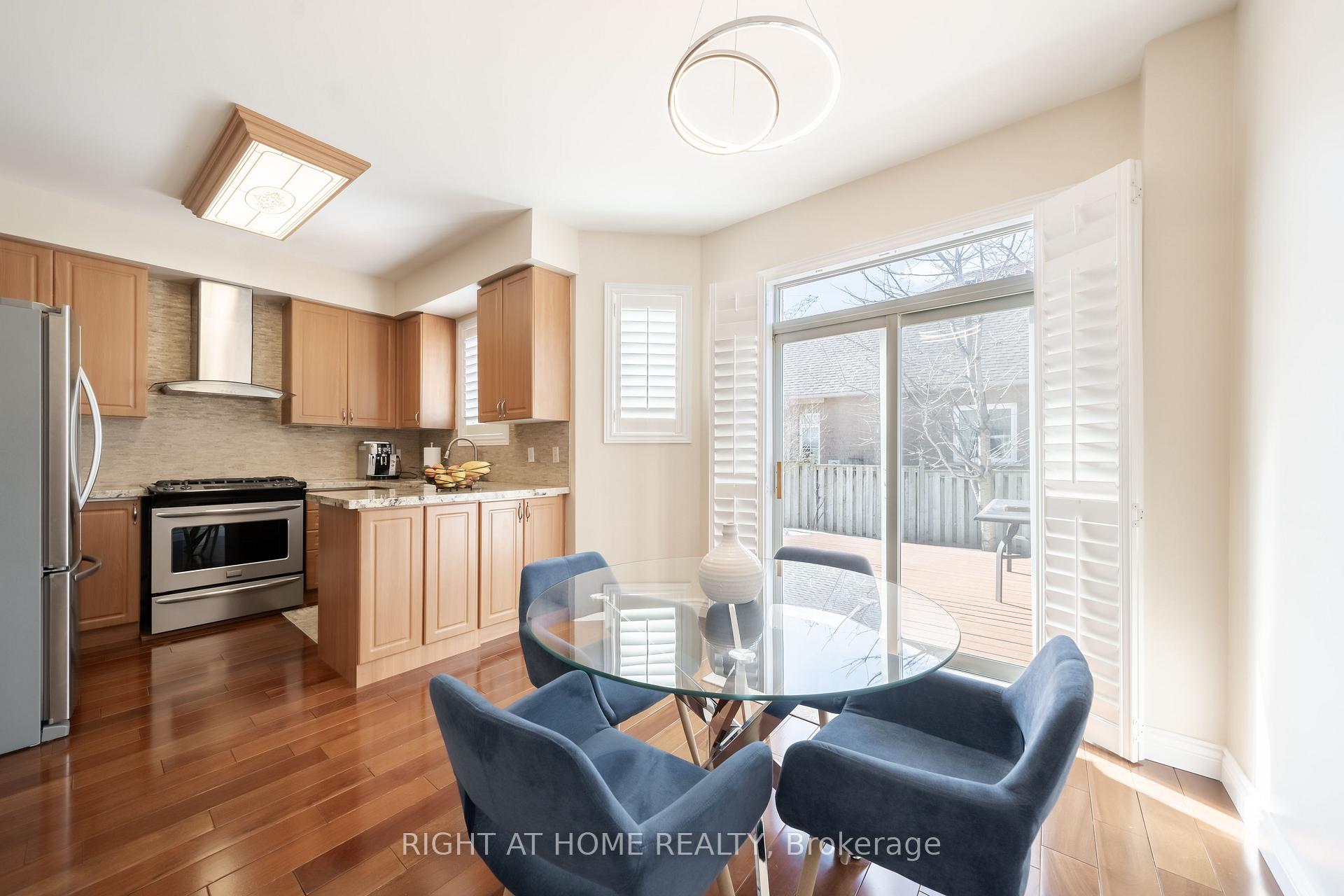 Photo 11 of 320 Tall Grass Crescent, Vaughan, East Woodbridge — HOMEH