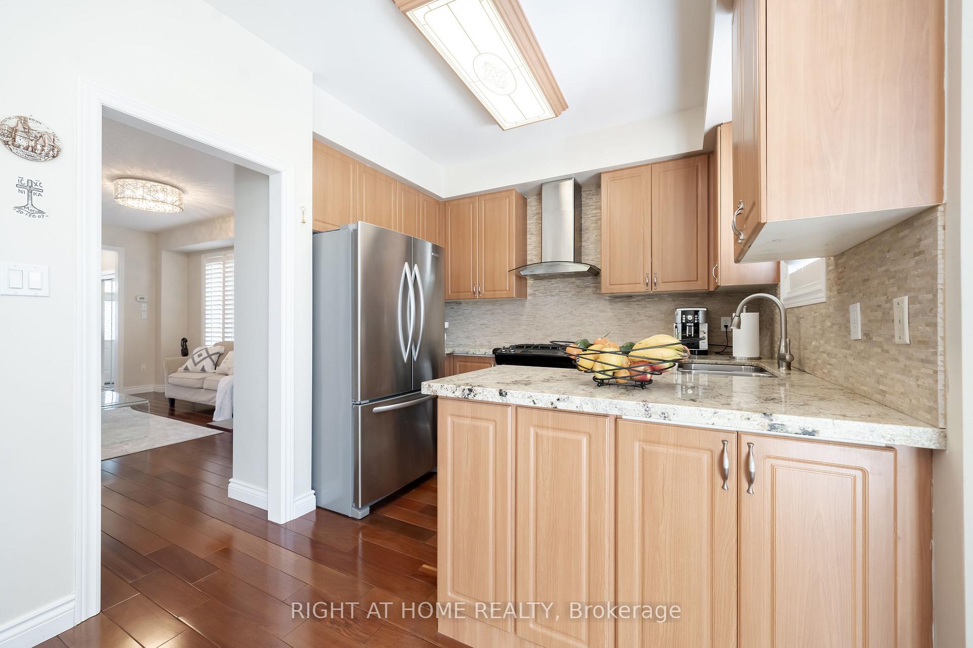Photo 12 of 320 Tall Grass Crescent, Vaughan, East Woodbridge — HOMEH