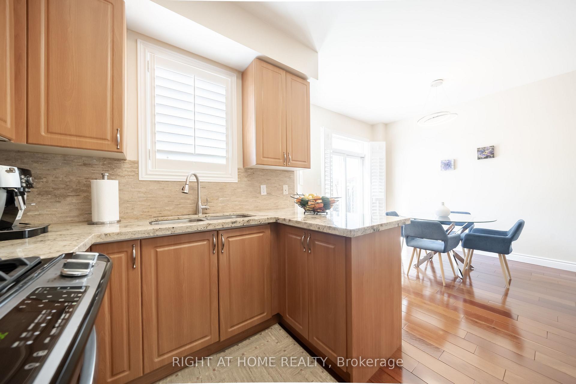 Photo 14 of 320 Tall Grass Crescent, Vaughan, East Woodbridge — HOMEH