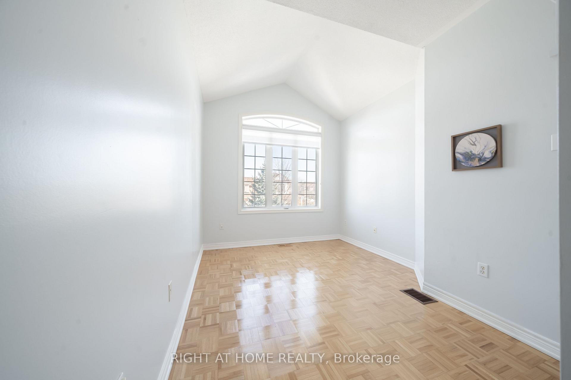 Photo 18 of 320 Tall Grass Crescent, Vaughan, East Woodbridge — HOMEH