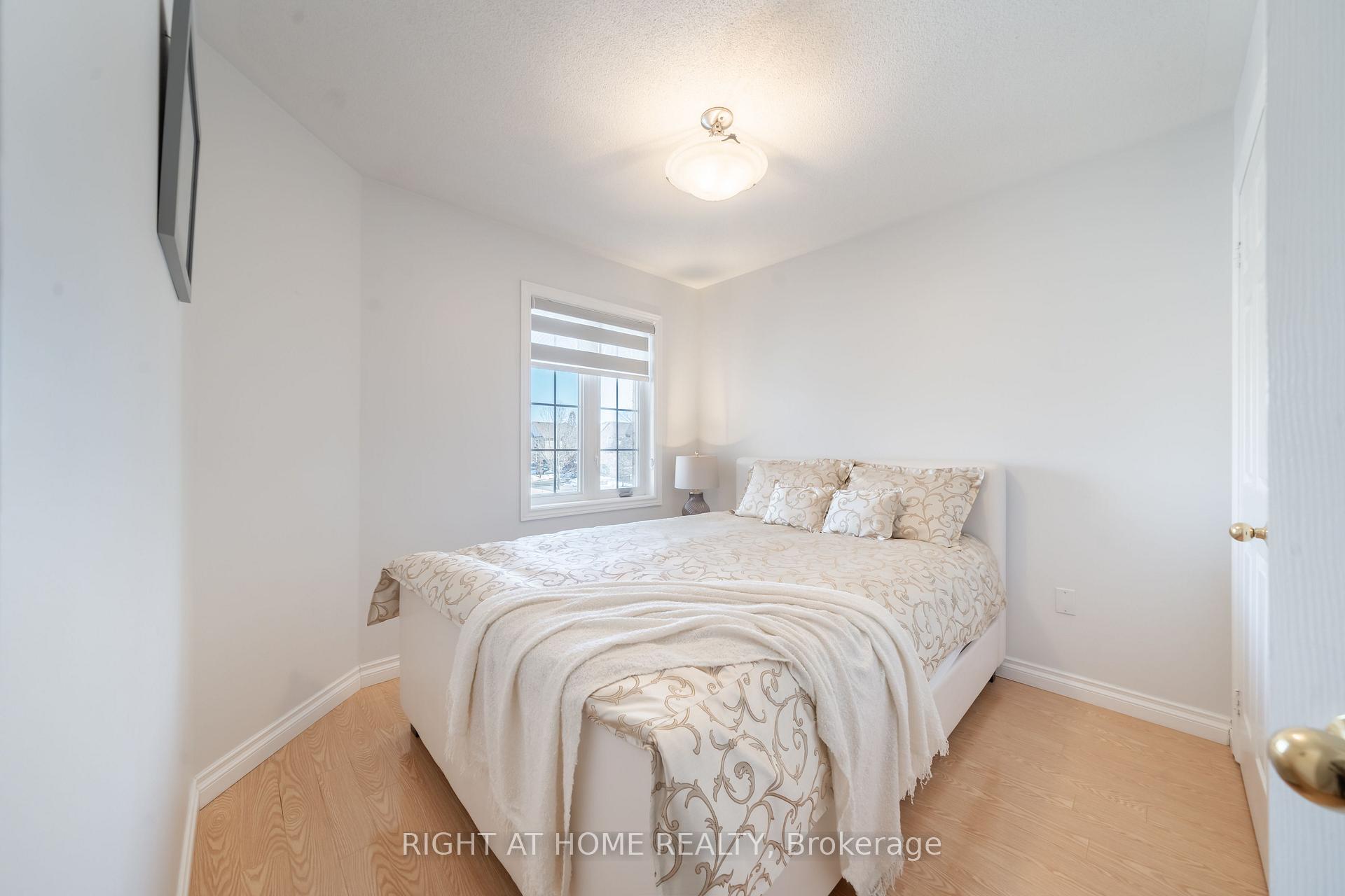 Photo 25 of 320 Tall Grass Crescent, Vaughan, East Woodbridge — HOMEH