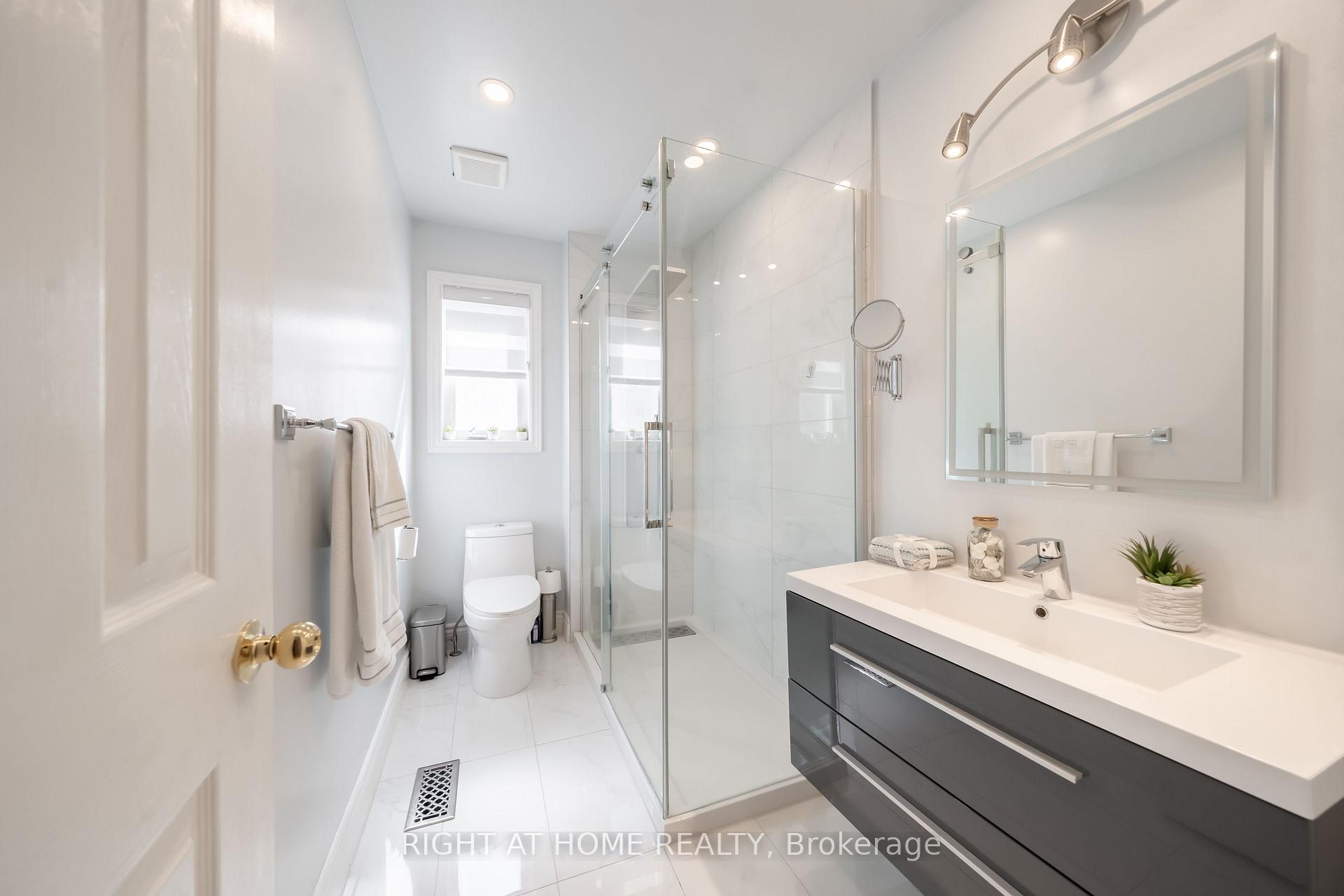 Photo 27 of 320 Tall Grass Crescent, Vaughan, East Woodbridge — HOMEH