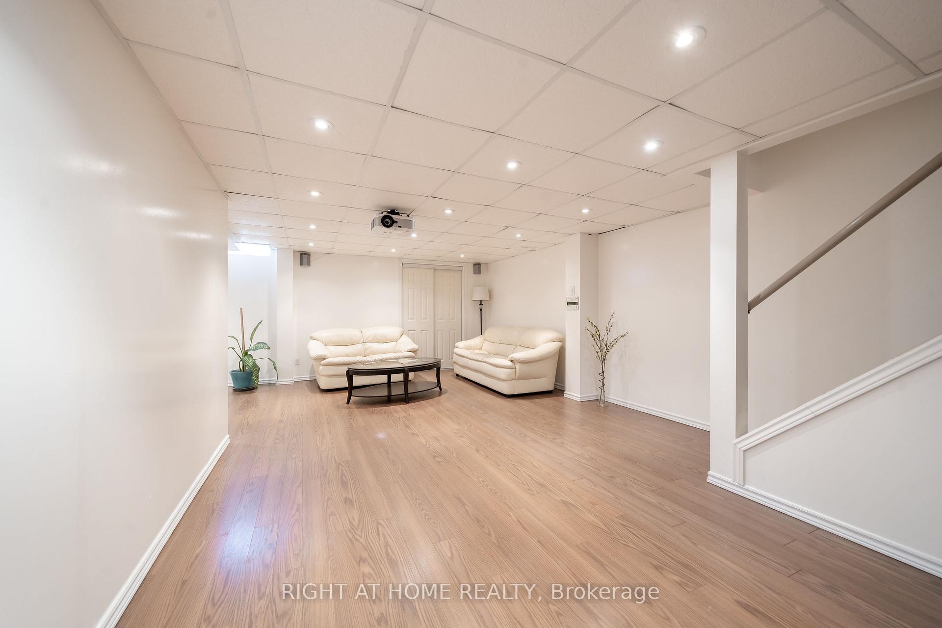 Photo 29 of 320 Tall Grass Crescent, Vaughan, East Woodbridge — HOMEH