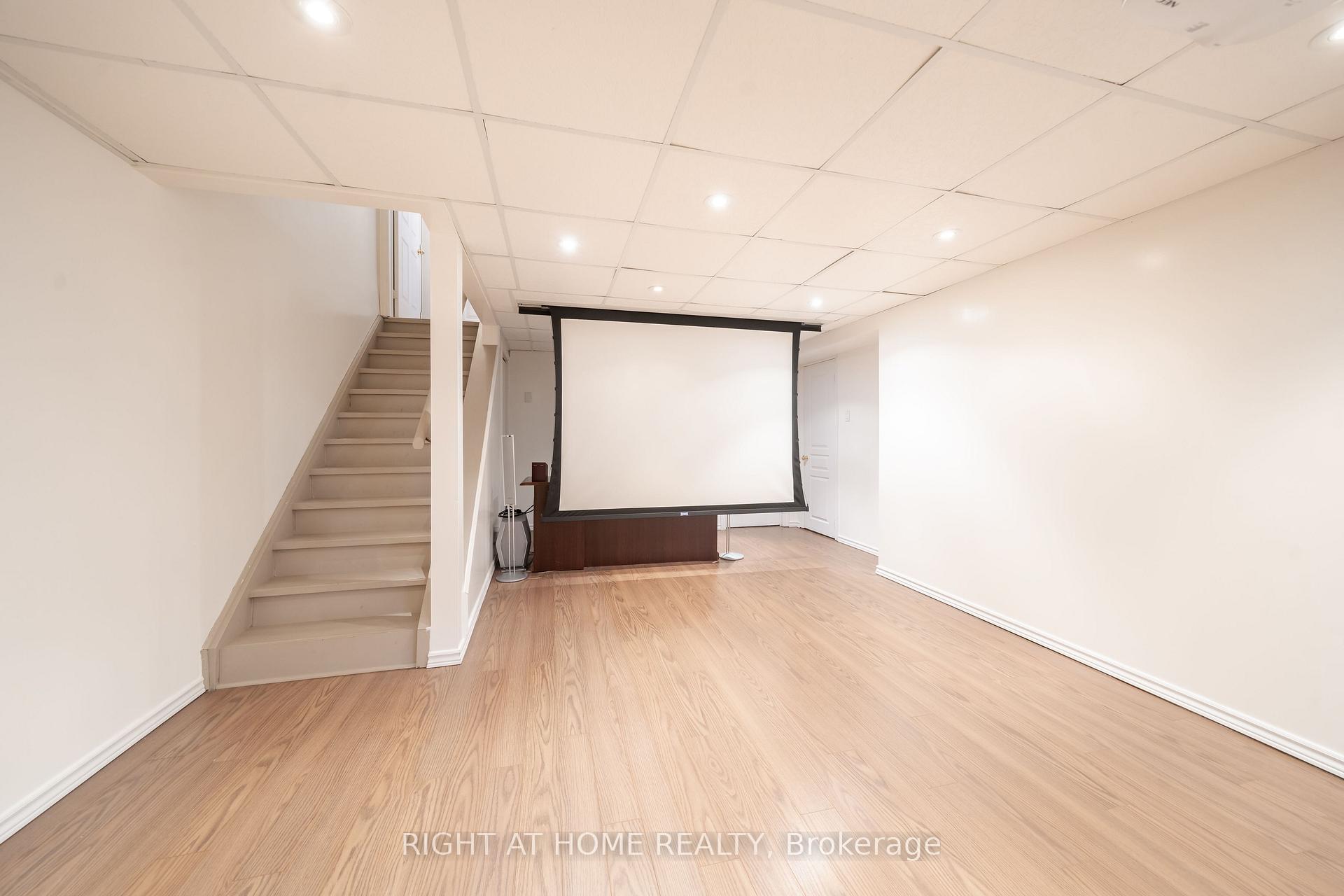 Photo 30 of 320 Tall Grass Crescent, Vaughan, East Woodbridge — HOMEH