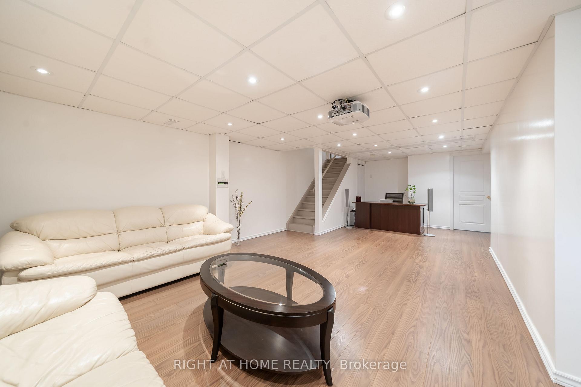 Photo 31 of 320 Tall Grass Crescent, Vaughan, East Woodbridge — HOMEH