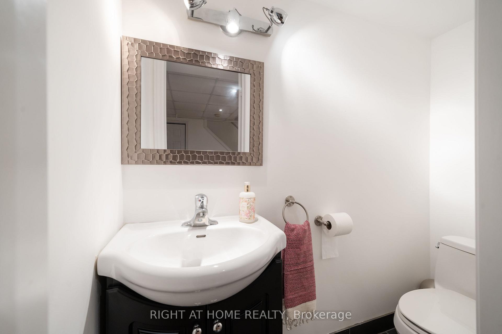 Photo 32 of 320 Tall Grass Crescent, Vaughan, East Woodbridge — HOMEH
