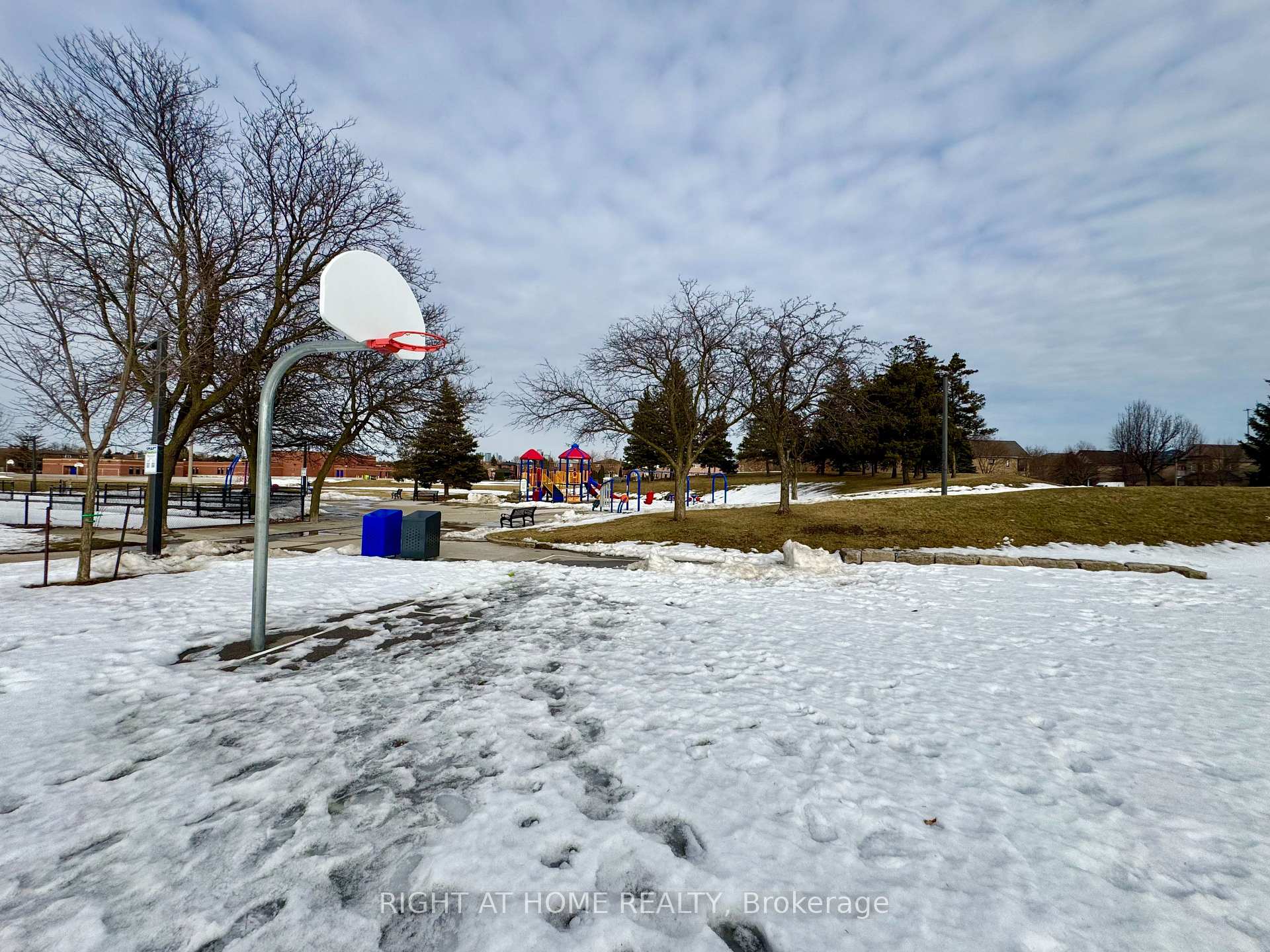 Photo 37 of 320 Tall Grass Crescent, Vaughan, East Woodbridge — HOMEH