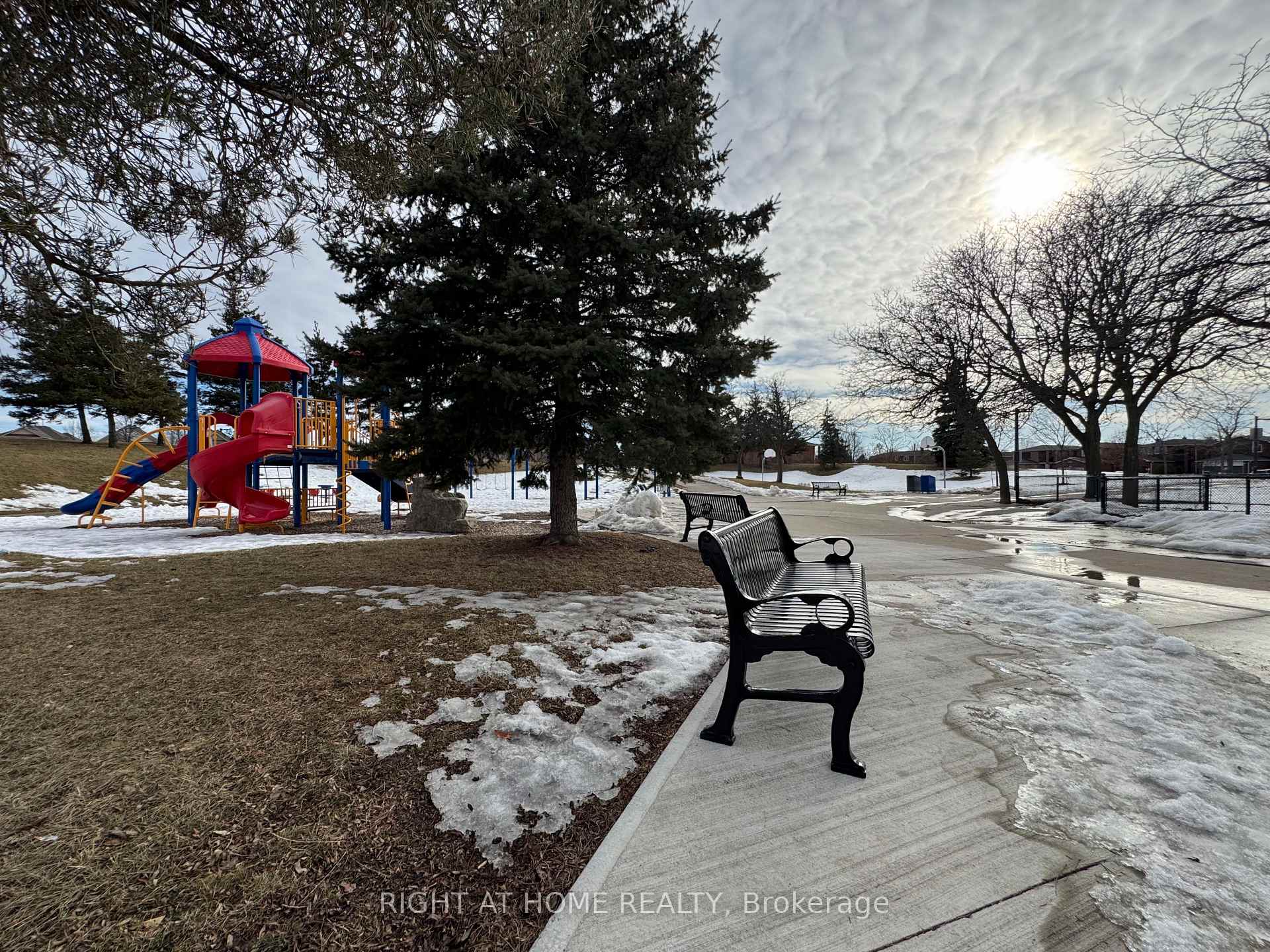Photo 40 of 320 Tall Grass Crescent, Vaughan, East Woodbridge — HOMEH
