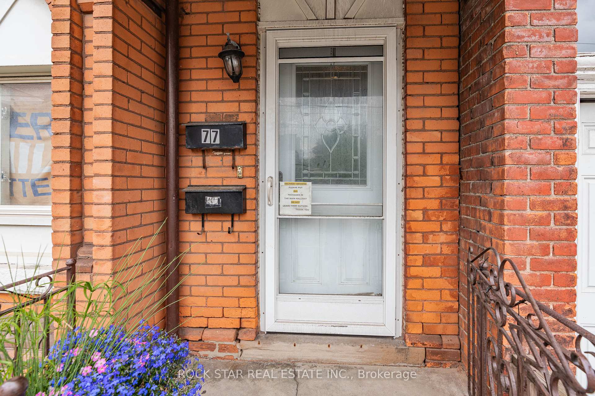 Photo 4 of 77 Barton Street E, Hamilton, Beasley — HOMEH