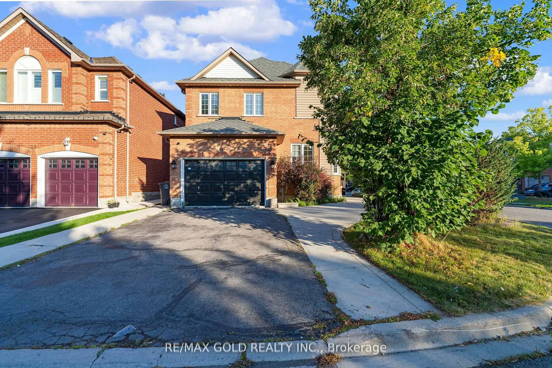 Front of 41 Fallstar Crescent