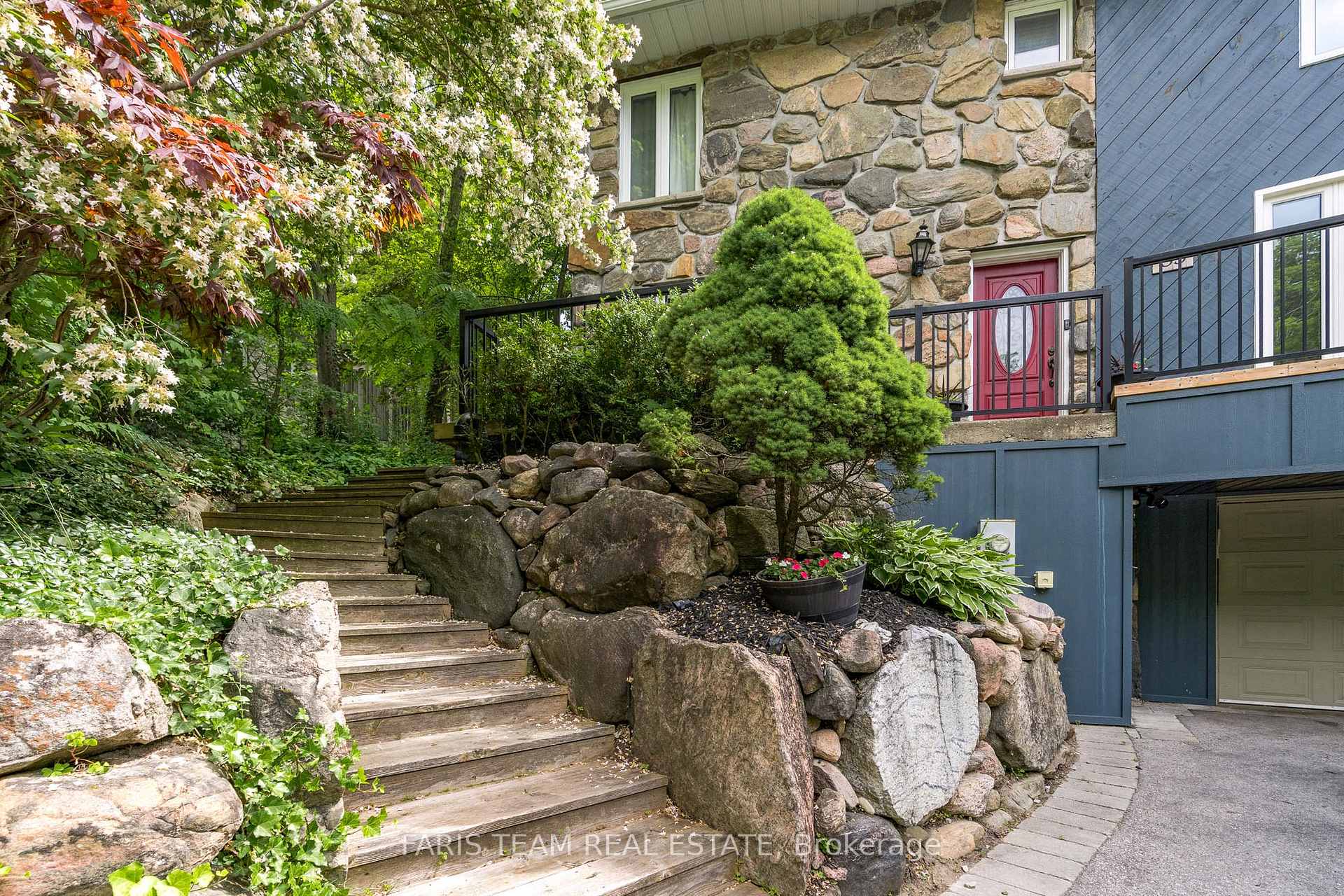 Photo 3 of 35 St Vincent Street, Barrie, Codrington — HOMEH