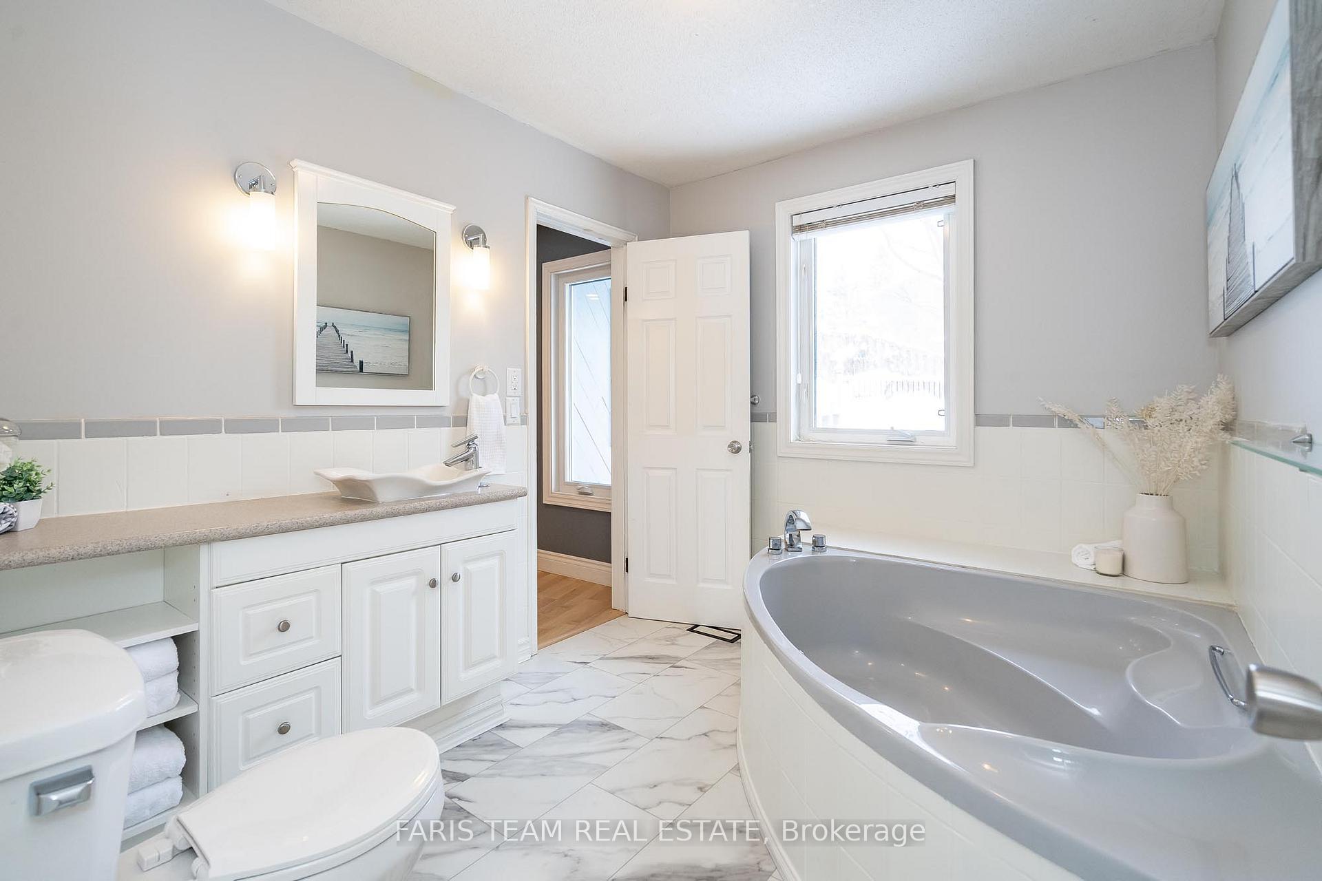 Photo 16 of 35 St Vincent Street, Barrie, Codrington — HOMEH