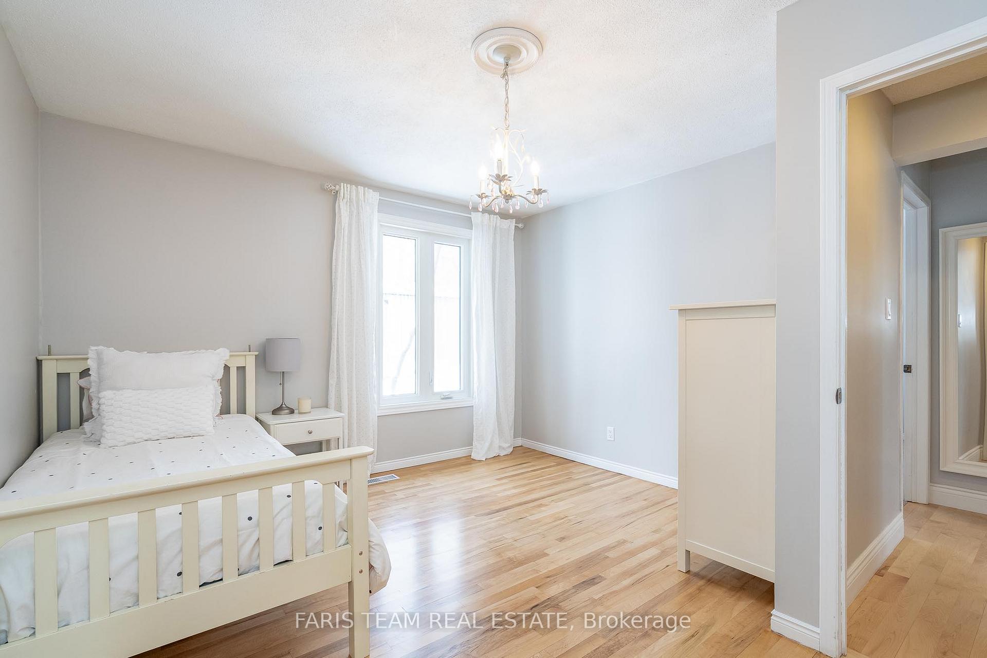 Photo 21 of 35 St Vincent Street, Barrie, Codrington — HOMEH
