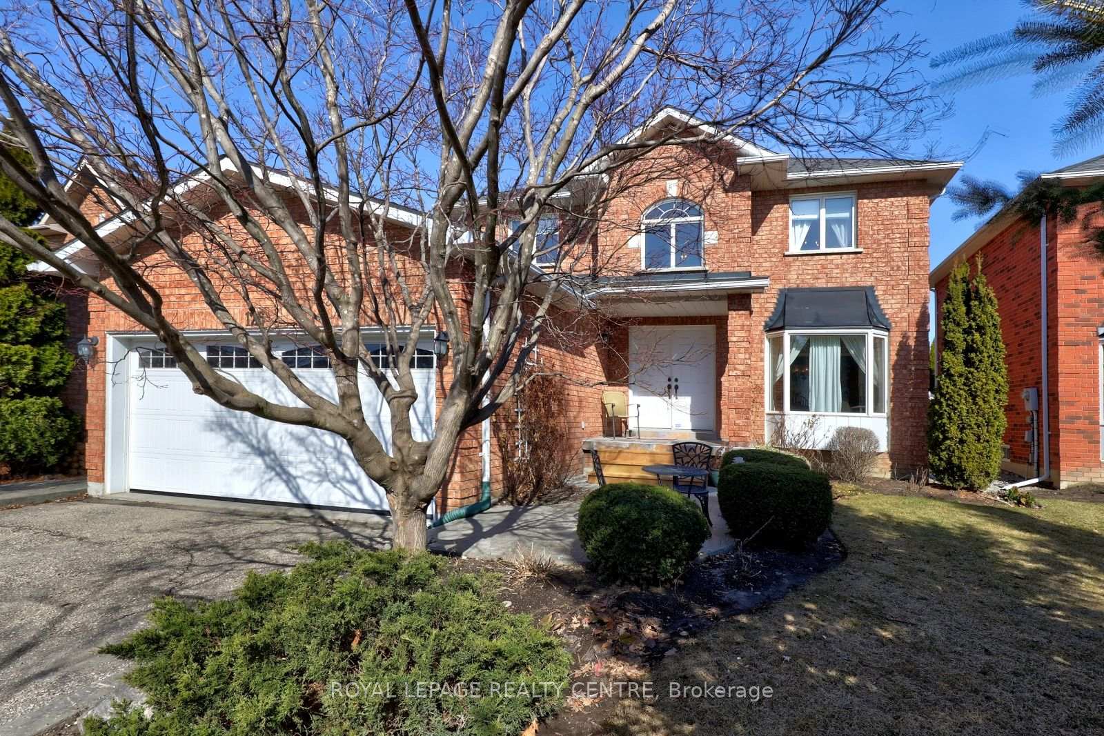 Photo 2 of 126 Gladstone Avenue, Vaughan, Maple — HOMEH