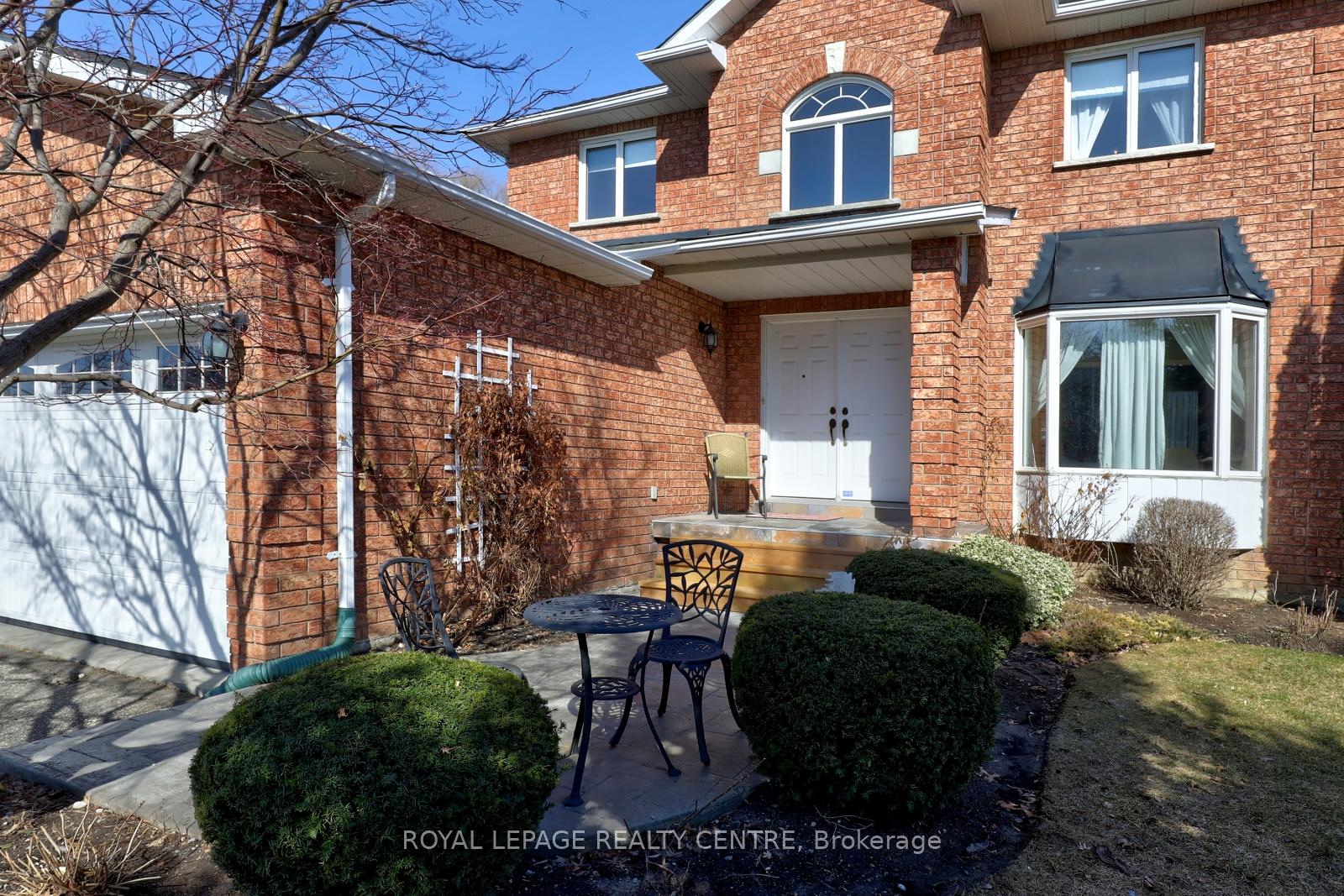 Photo 4 of 126 Gladstone Avenue, Vaughan, Maple — HOMEH