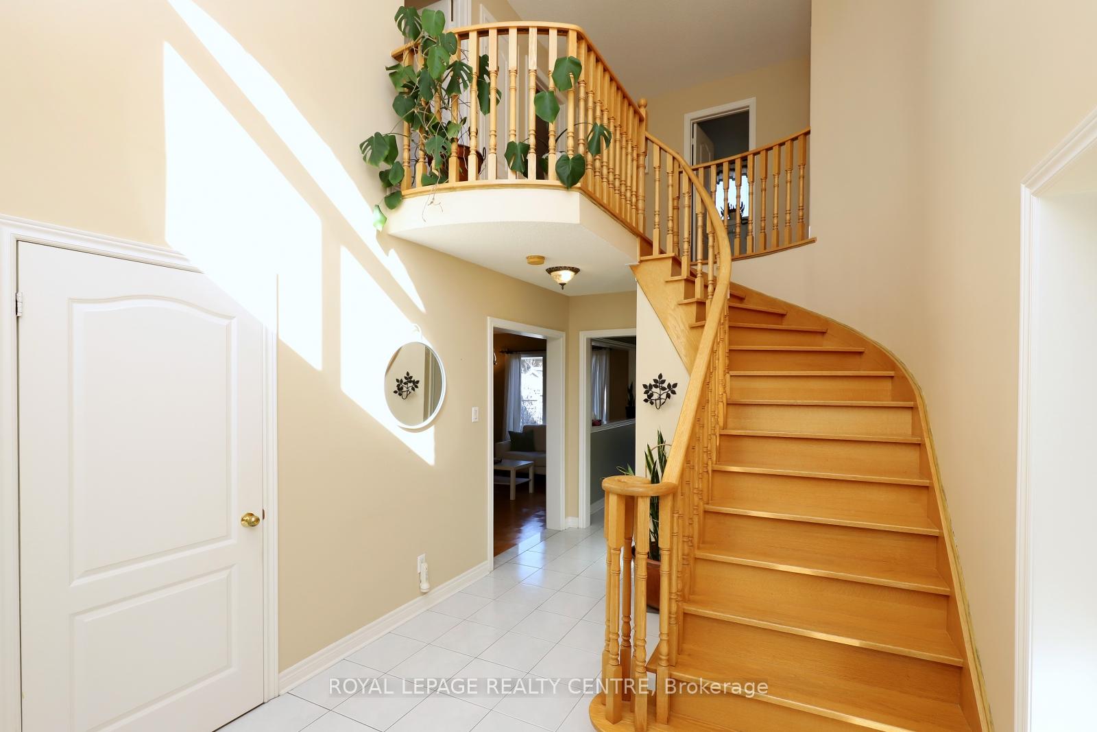 Photo 7 of 126 Gladstone Avenue, Vaughan, Maple — HOMEH