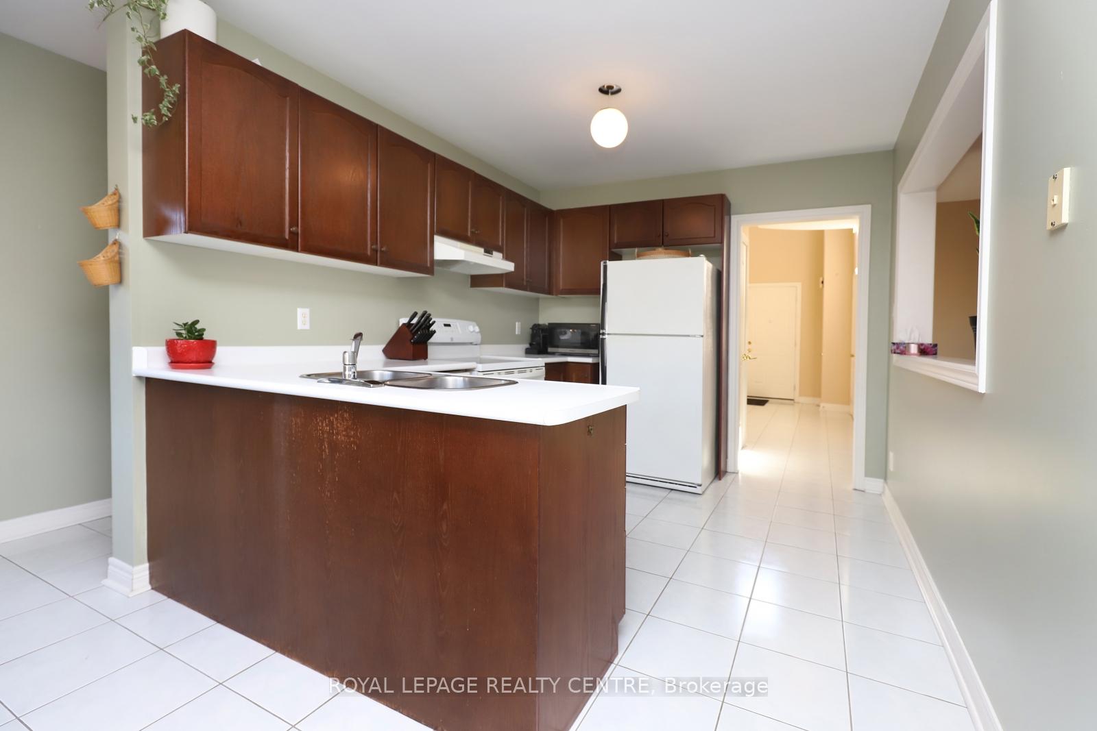 Photo 14 of 126 Gladstone Avenue, Vaughan, Maple — HOMEH