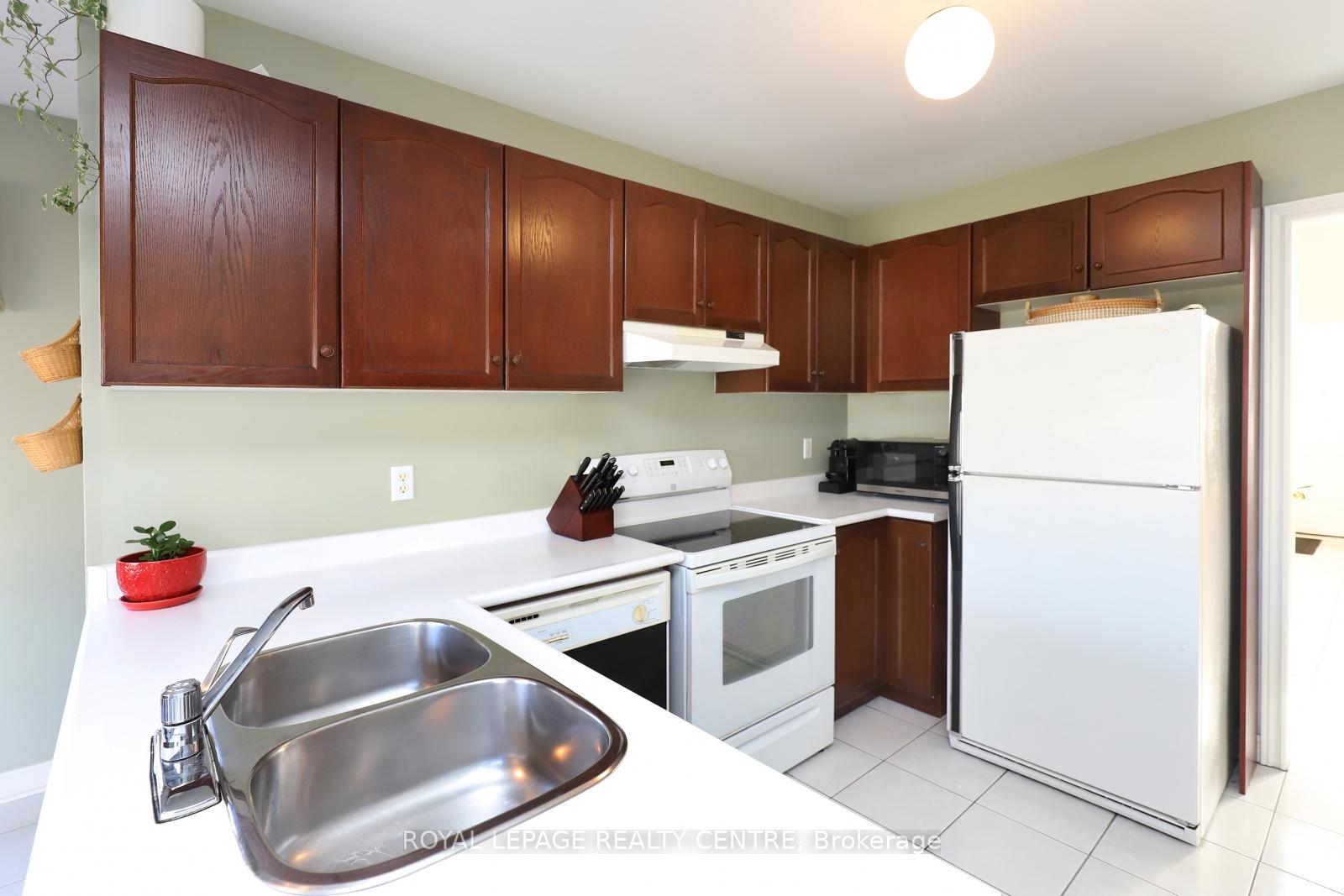 Photo 15 of 126 Gladstone Avenue, Vaughan, Maple — HOMEH