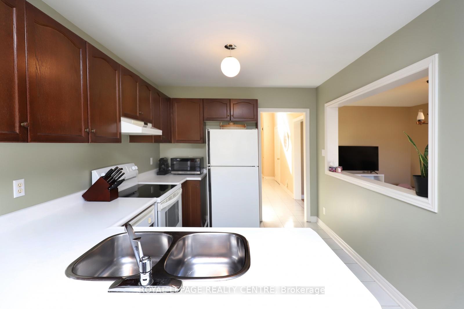 Photo 16 of 126 Gladstone Avenue, Vaughan, Maple — HOMEH