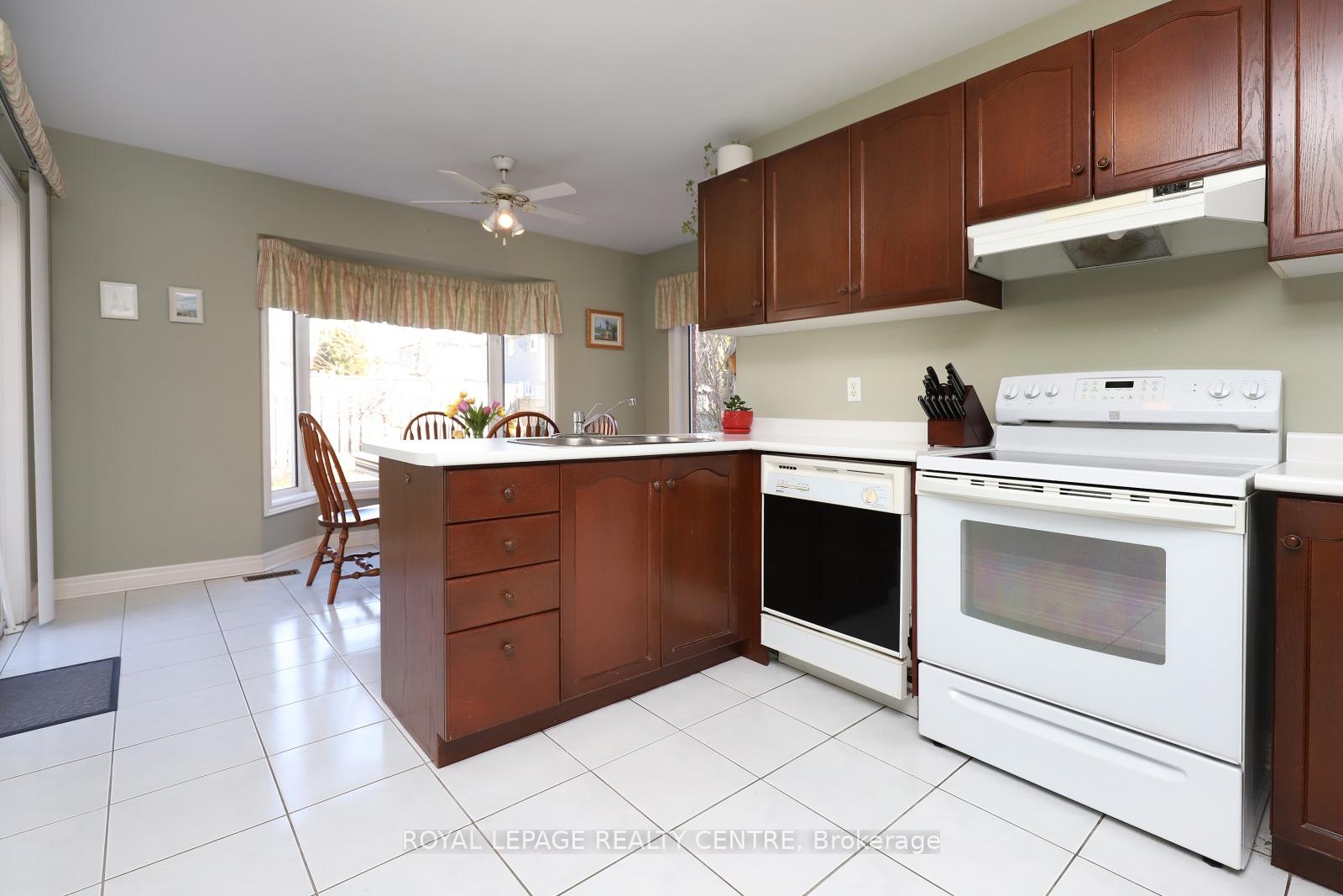Photo 17 of 126 Gladstone Avenue, Vaughan, Maple — HOMEH