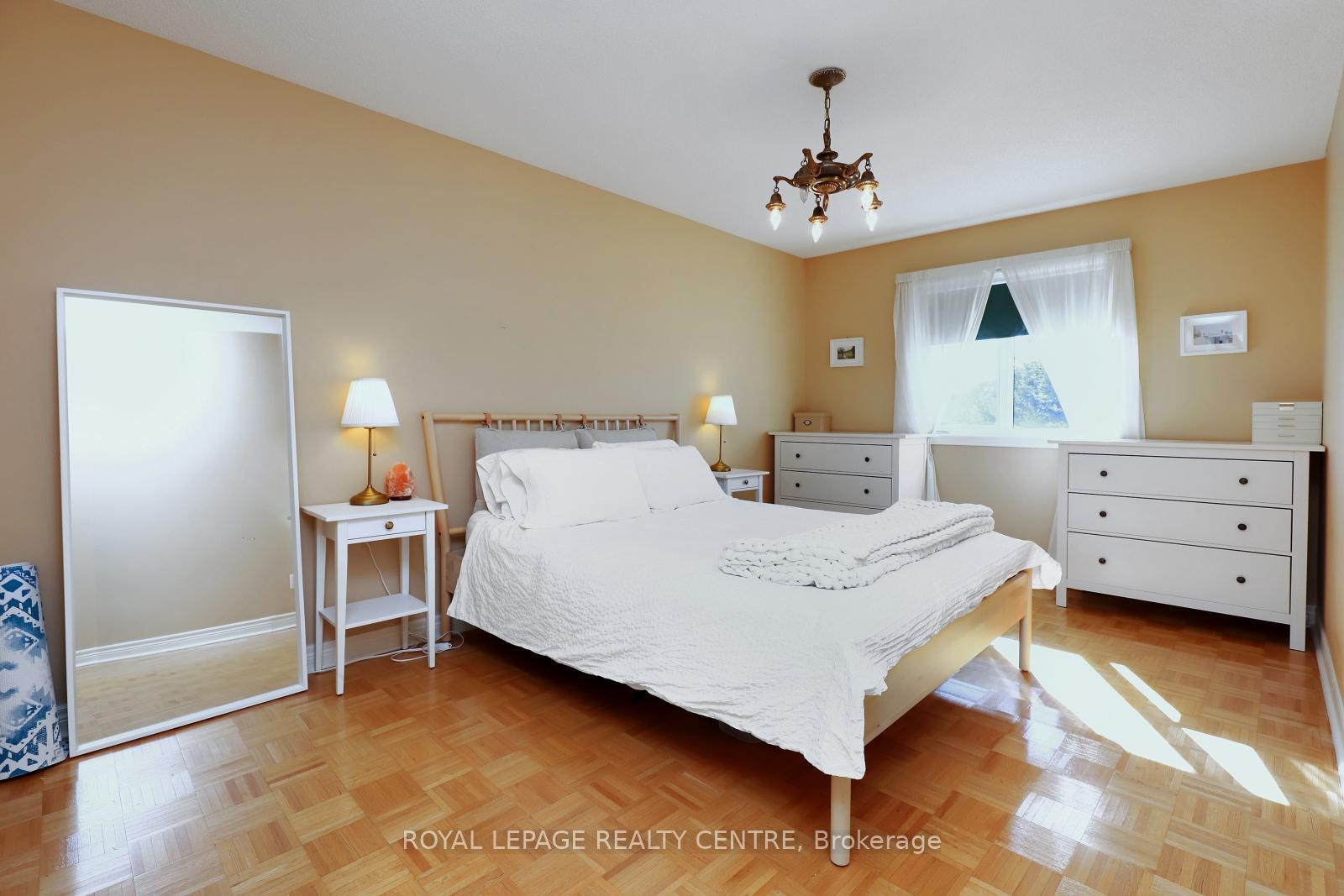 Photo 22 of 126 Gladstone Avenue, Vaughan, Maple — HOMEH