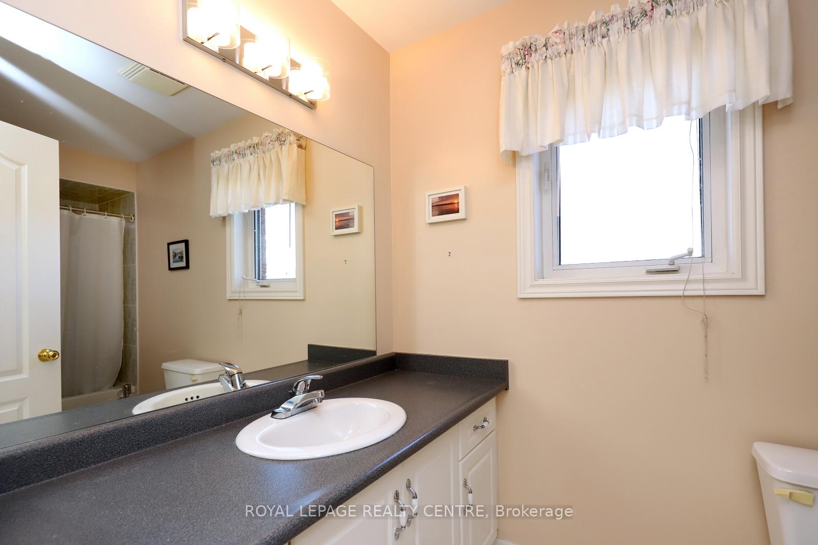 Photo 24 of 126 Gladstone Avenue, Vaughan, Maple — HOMEH