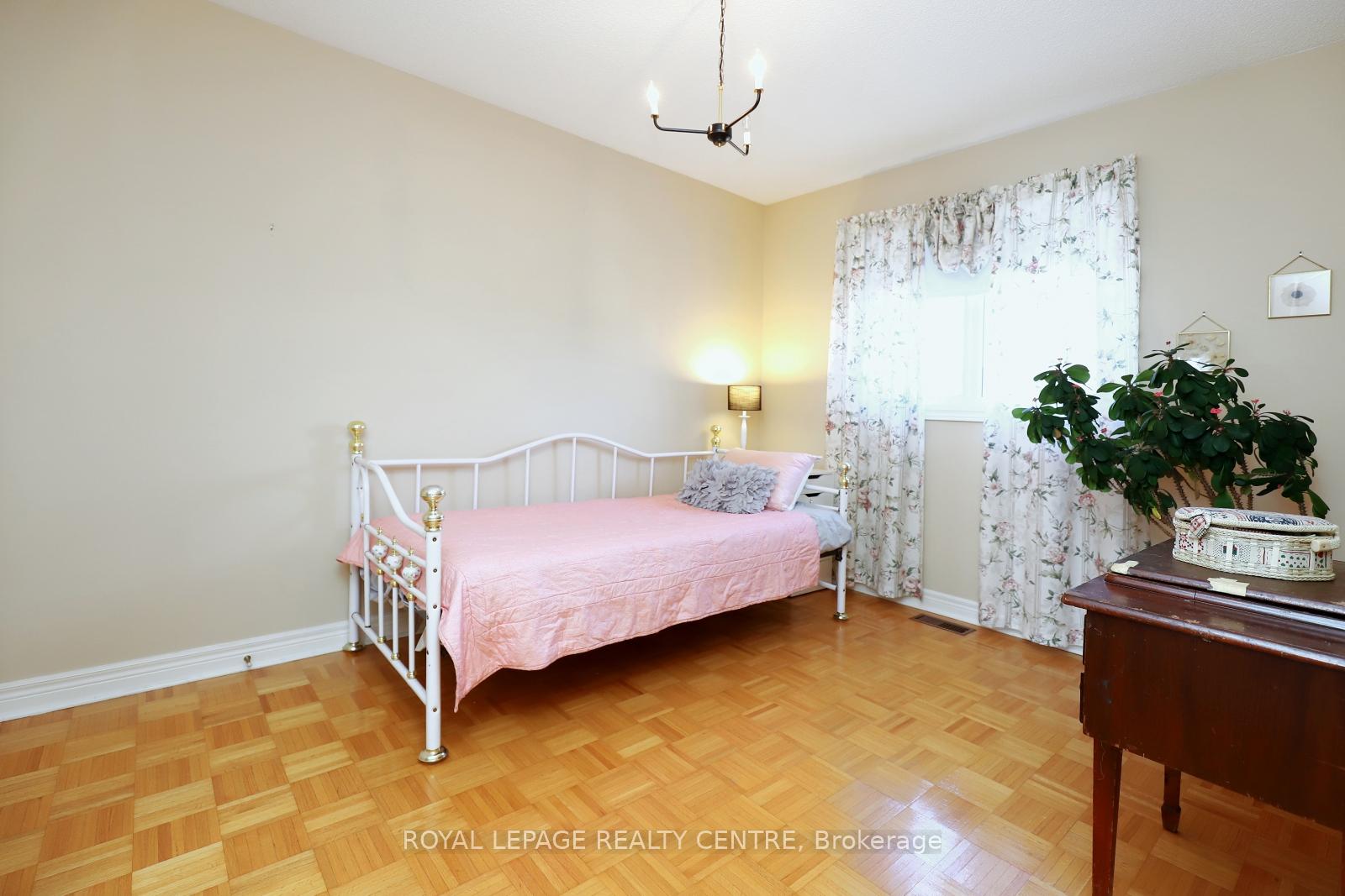 Photo 28 of 126 Gladstone Avenue, Vaughan, Maple — HOMEH