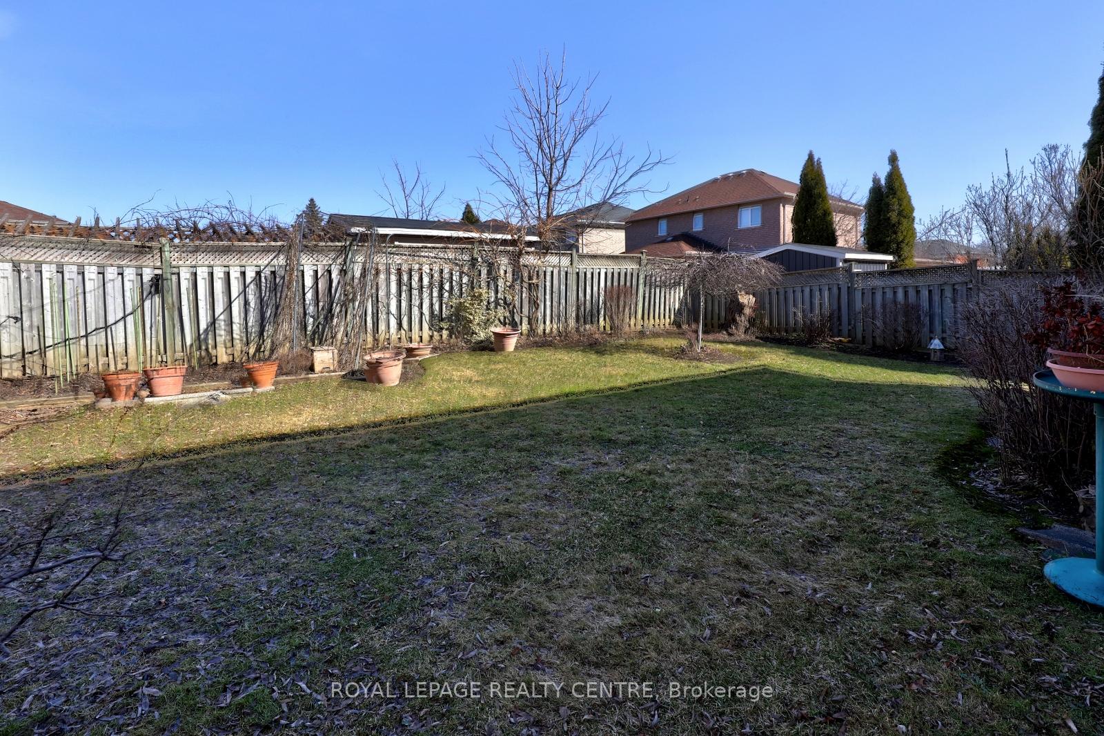 Photo 32 of 126 Gladstone Avenue, Vaughan, Maple — HOMEH