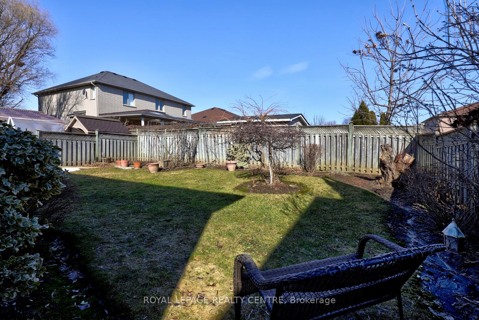 Photo 33 of 126 Gladstone Avenue, Vaughan, Maple — HOMEH