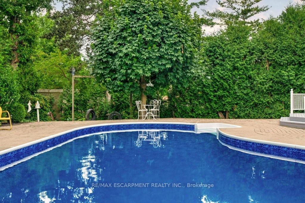 Photo 2 of 2182 Maplewood Drive, Burlington, Brant — HOMEH