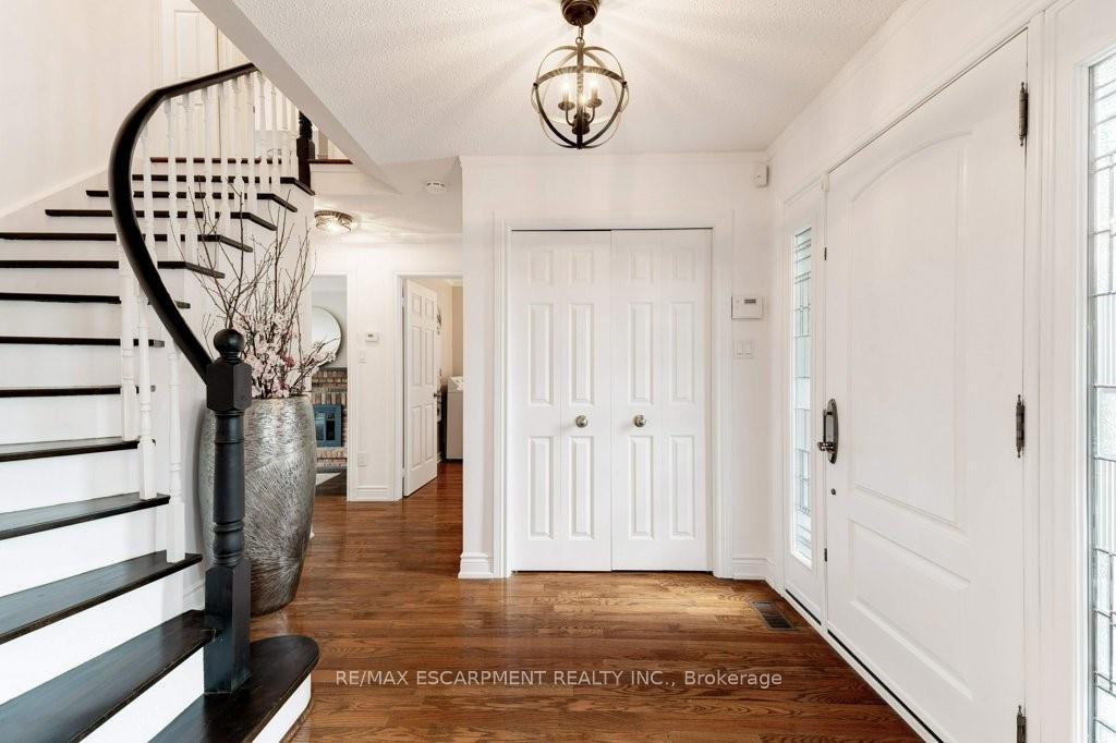 Photo 4 of 2182 Maplewood Drive, Burlington, Brant — HOMEH