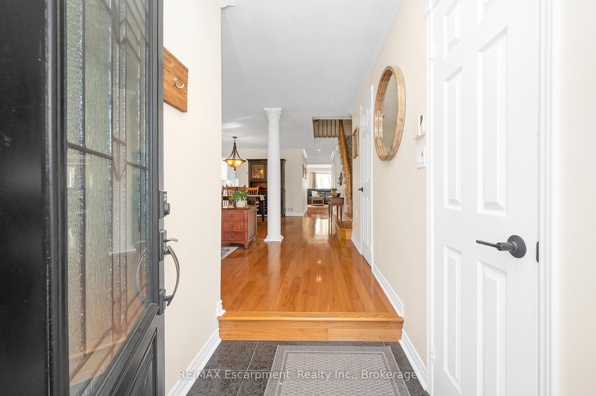 Photo 3 of 22 Waterford Crescent, Hamilton, Stoney Creek — HOMEH