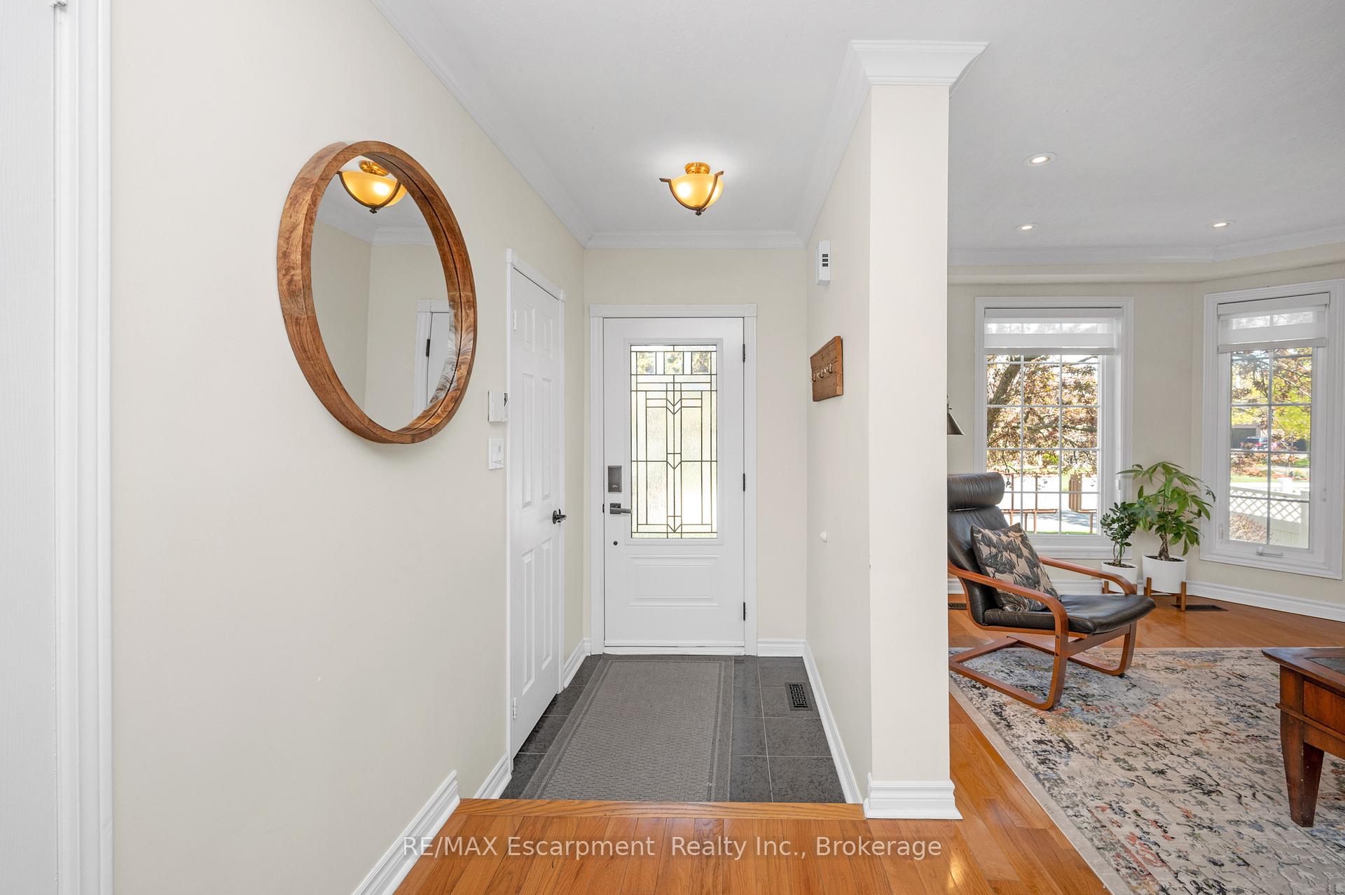 Photo 4 of 22 Waterford Crescent, Hamilton, Stoney Creek — HOMEH