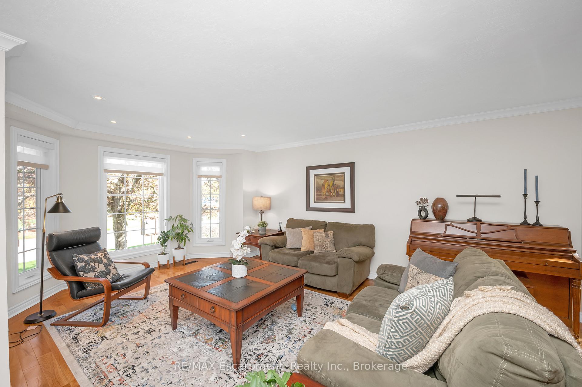 Photo 5 of 22 Waterford Crescent, Hamilton, Stoney Creek — HOMEH