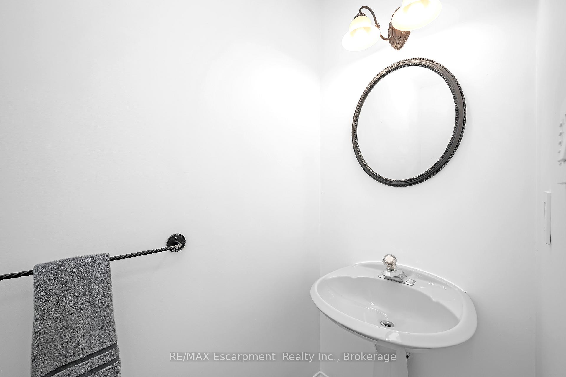 Photo 9 of 22 Waterford Crescent, Hamilton, Stoney Creek — HOMEH