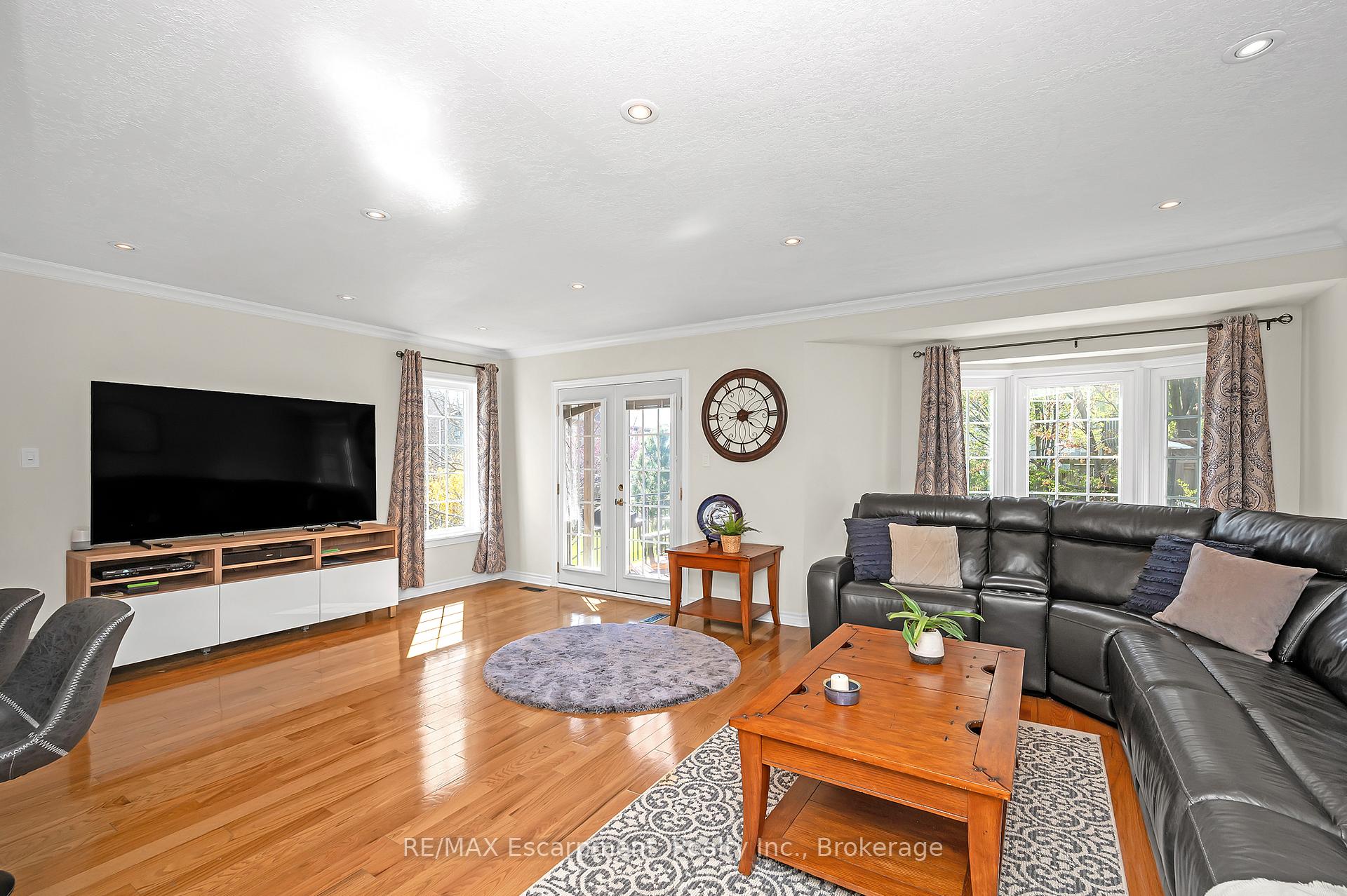 Photo 10 of 22 Waterford Crescent, Hamilton, Stoney Creek — HOMEH