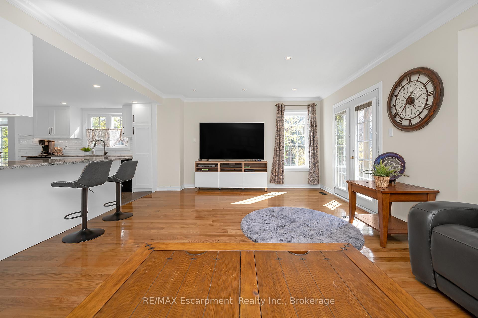 Photo 14 of 22 Waterford Crescent, Hamilton, Stoney Creek — HOMEH
