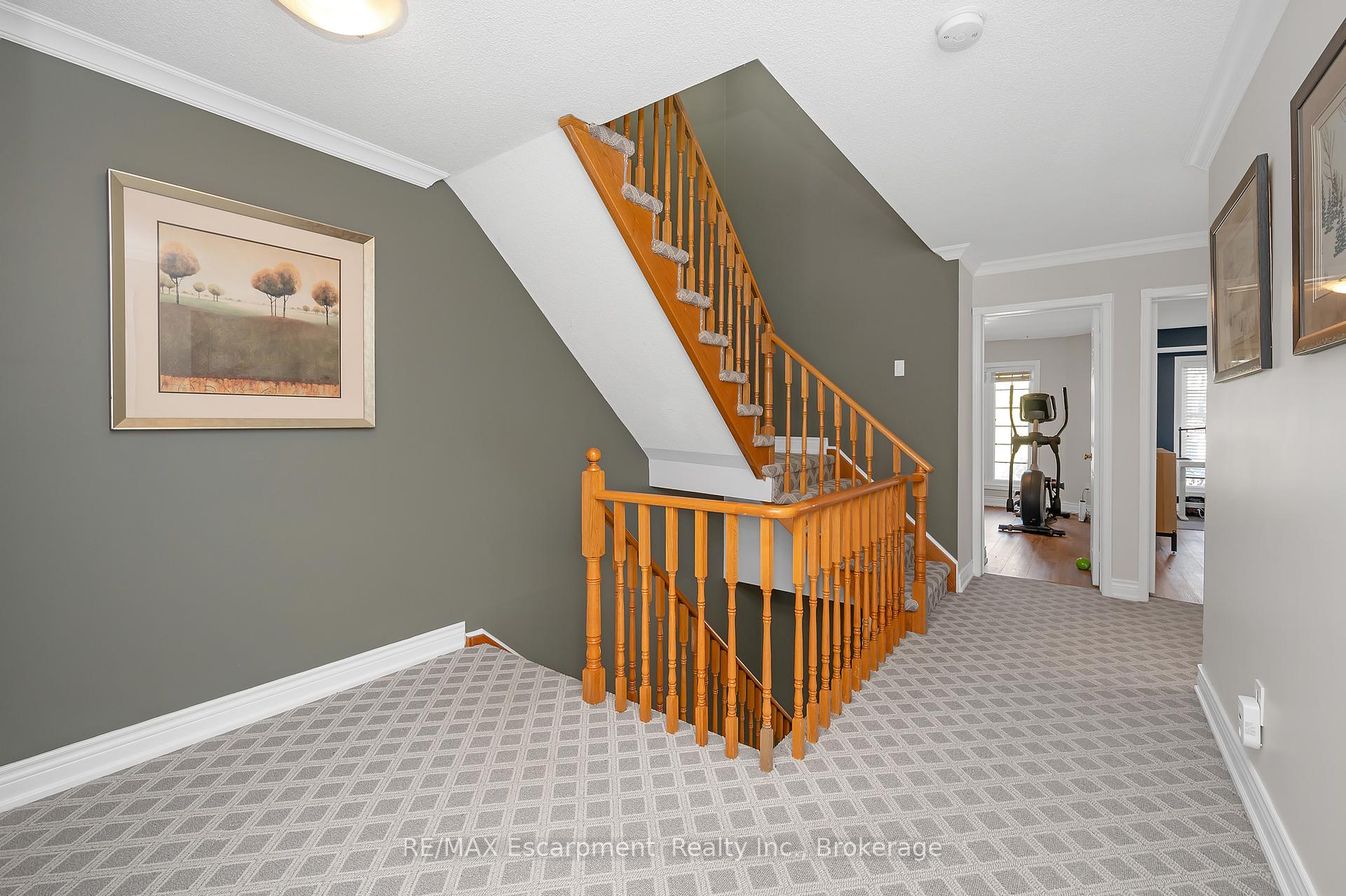 Photo 15 of 22 Waterford Crescent, Hamilton, Stoney Creek — HOMEH