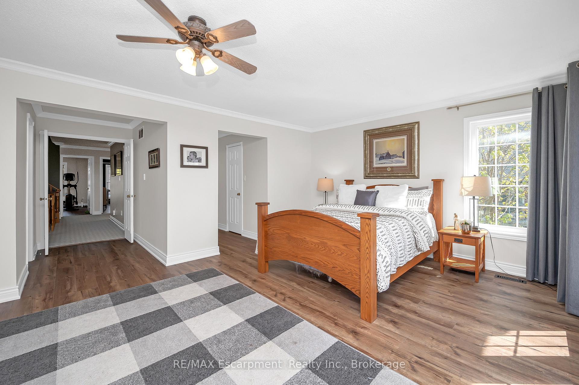 Photo 16 of 22 Waterford Crescent, Hamilton, Stoney Creek — HOMEH