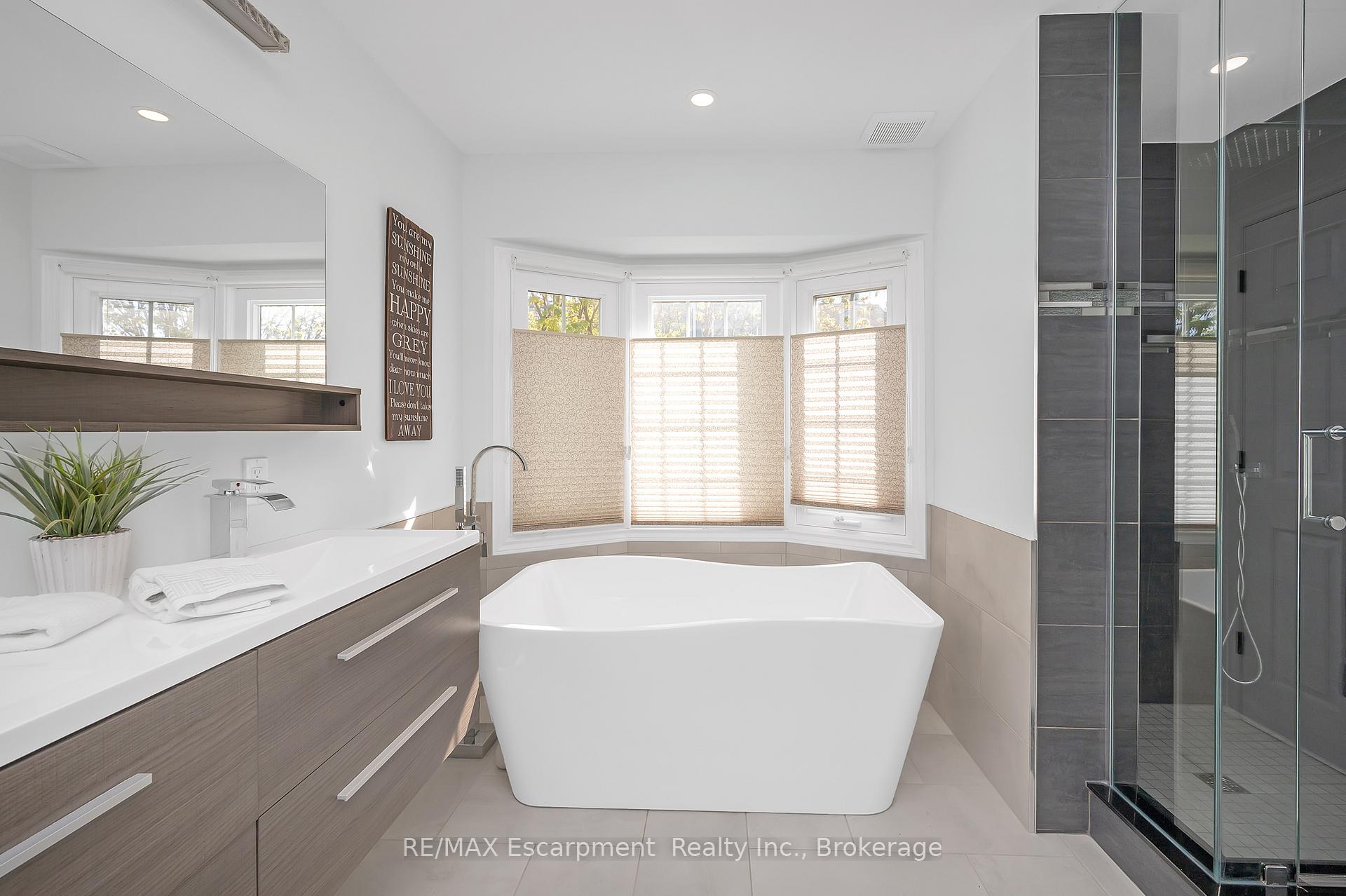 Photo 19 of 22 Waterford Crescent, Hamilton, Stoney Creek — HOMEH