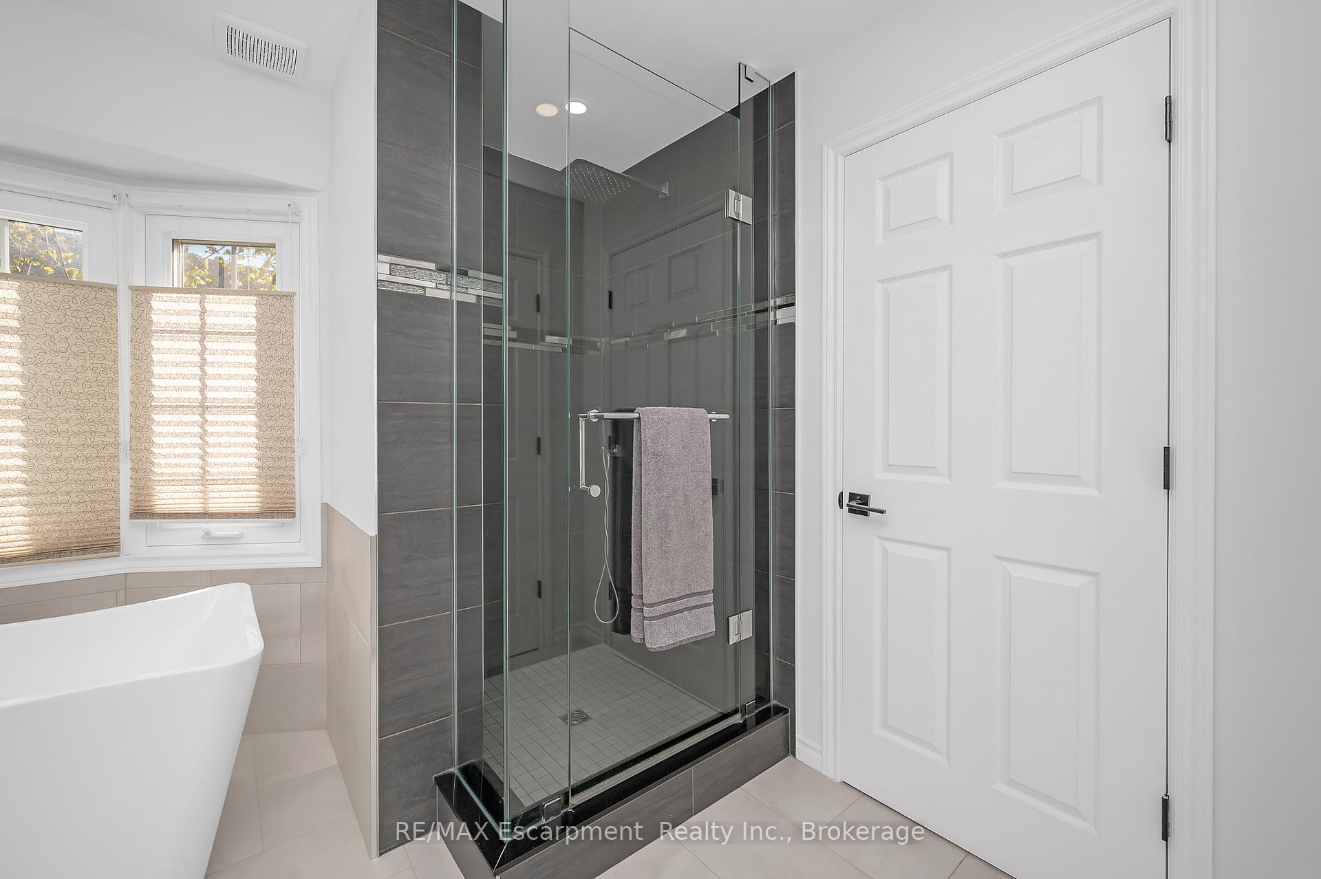 Photo 20 of 22 Waterford Crescent, Hamilton, Stoney Creek — HOMEH