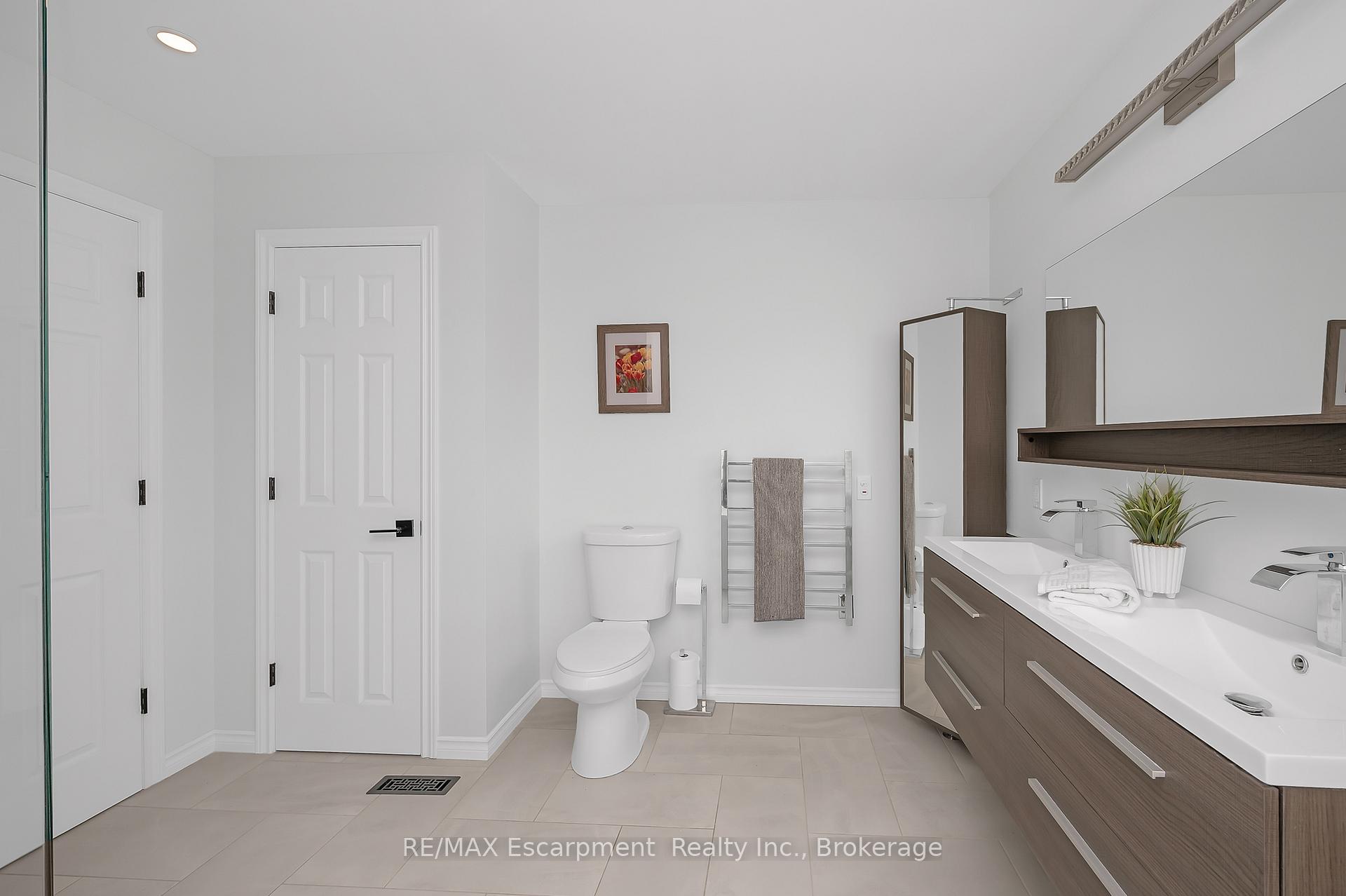 Photo 21 of 22 Waterford Crescent, Hamilton, Stoney Creek — HOMEH