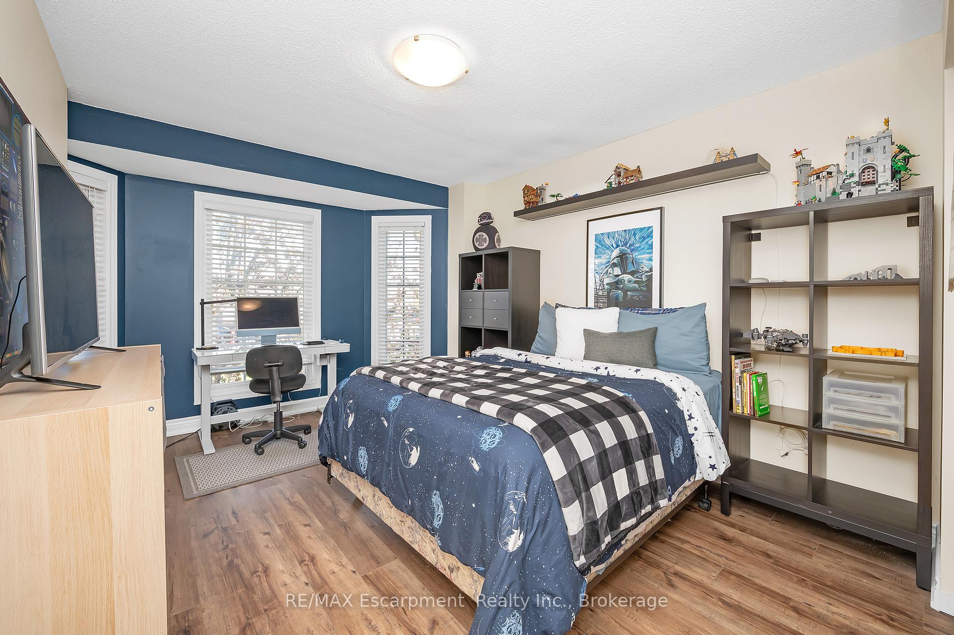 Photo 24 of 22 Waterford Crescent, Hamilton, Stoney Creek — HOMEH
