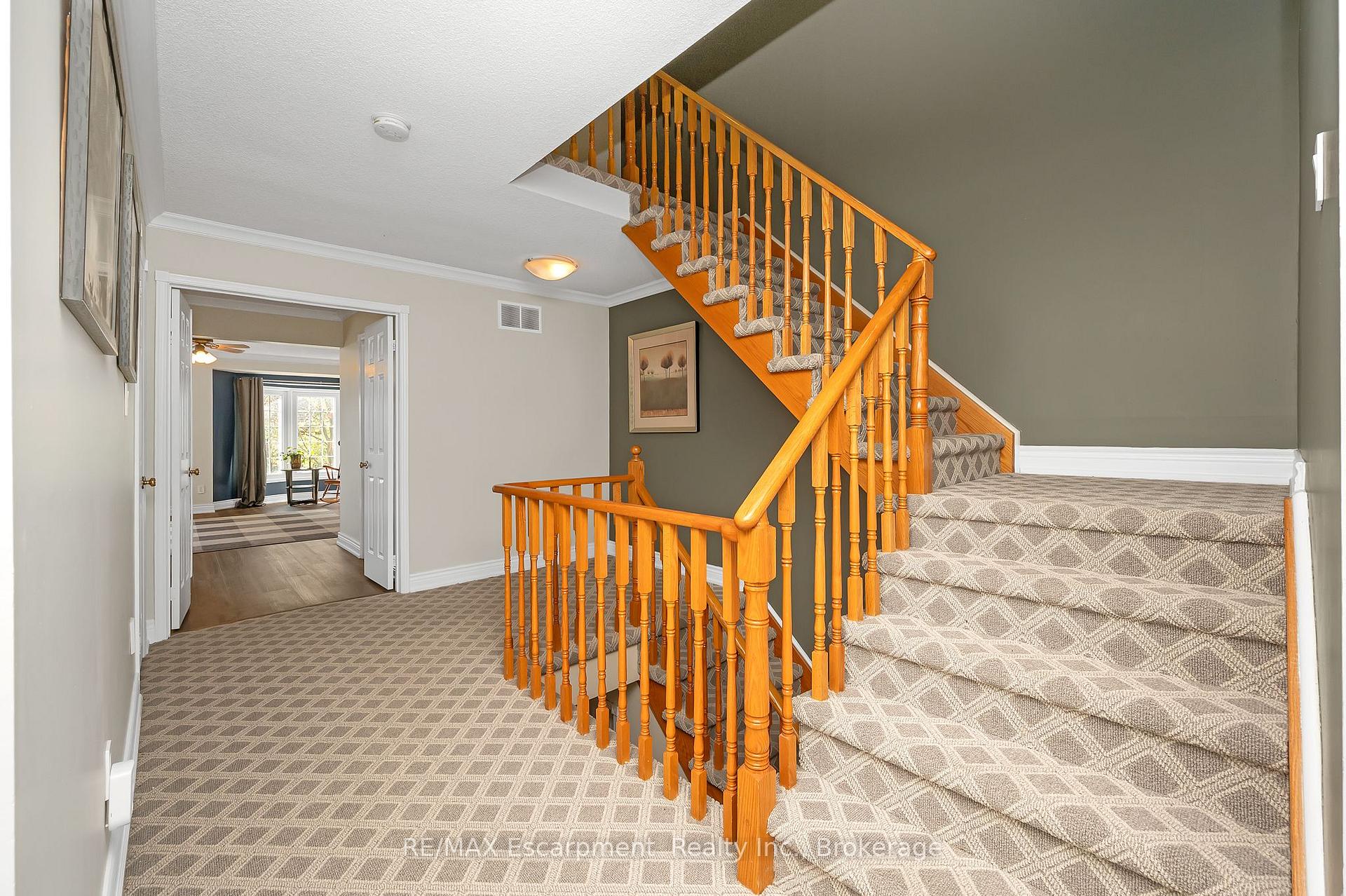 Photo 25 of 22 Waterford Crescent, Hamilton, Stoney Creek — HOMEH